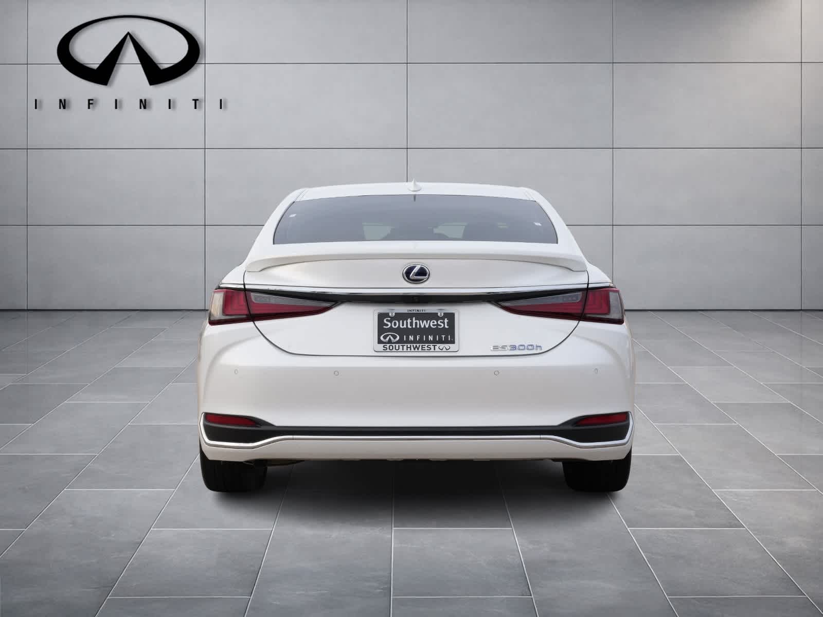 Thumbnail: 2022 Lexus ES - 6