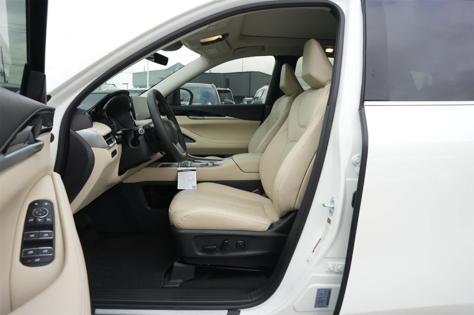 Thumbnail: 2025 INFINITI QX60 - 16