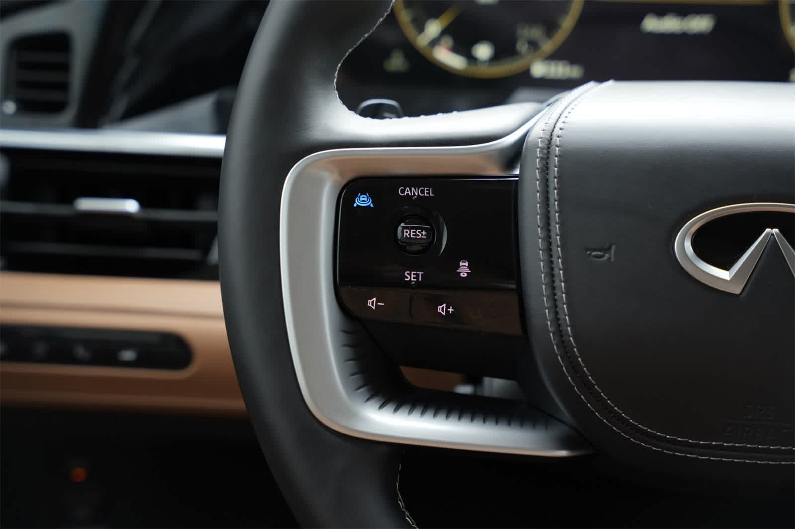 Thumbnail: 2025 INFINITI QX80 - 11