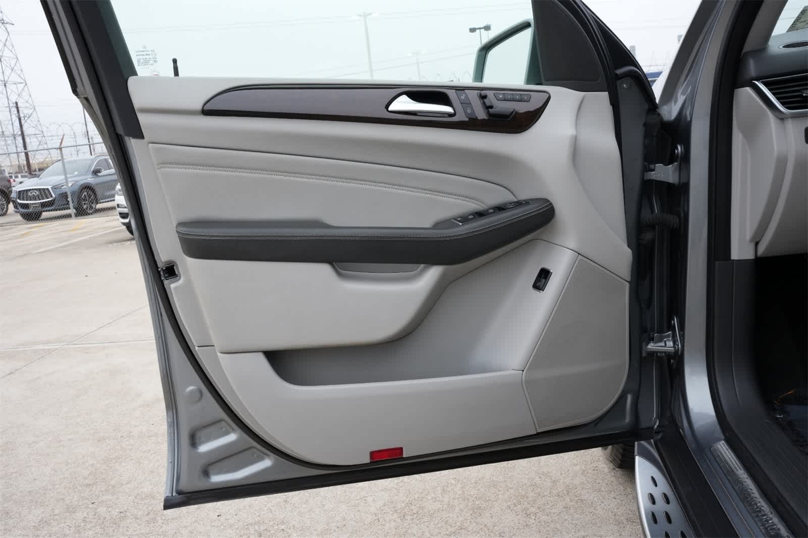 Thumbnail: 2015 Mercedes-Benz M-Class - 15