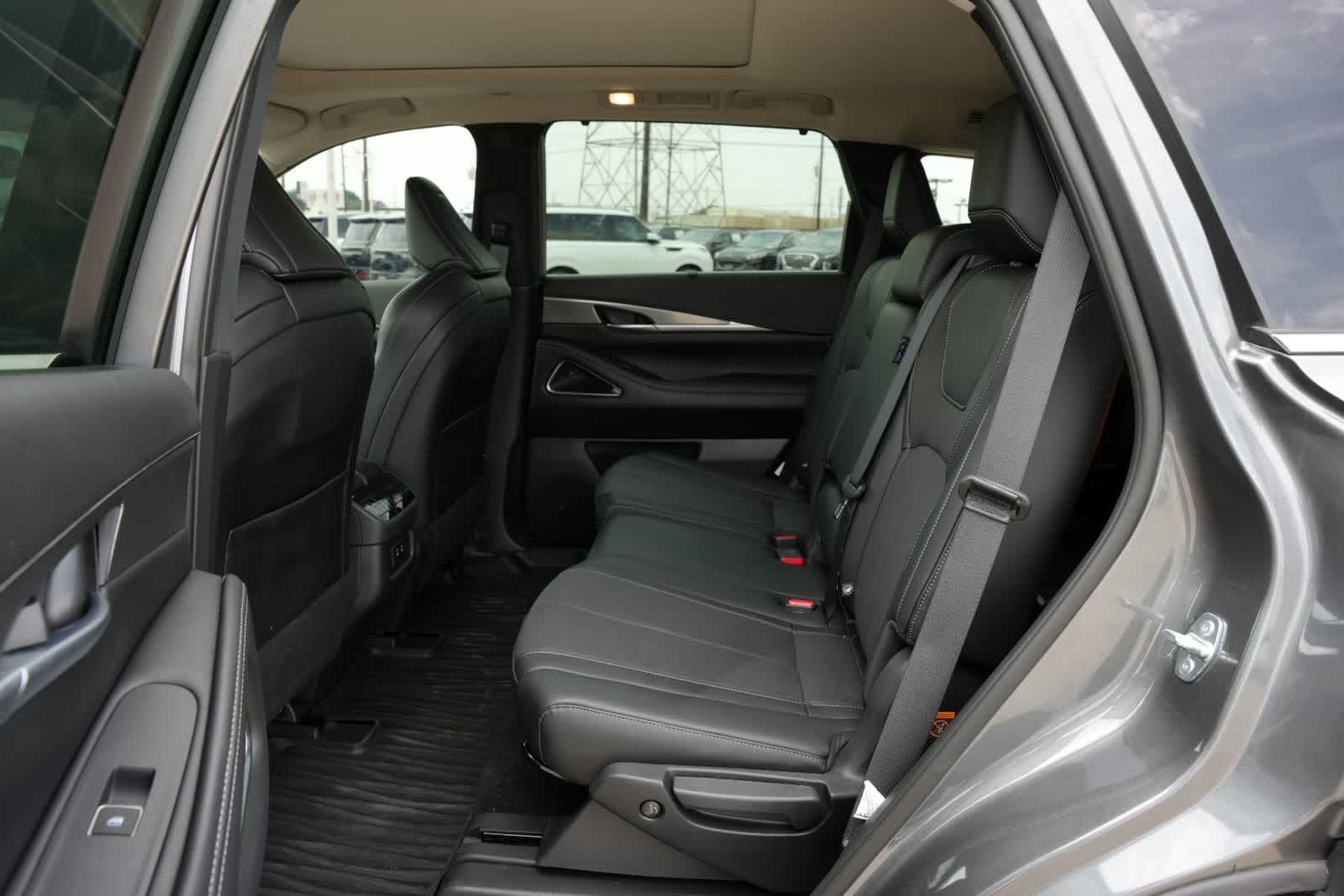 Thumbnail: 2026 INFINITI QX60 - 19