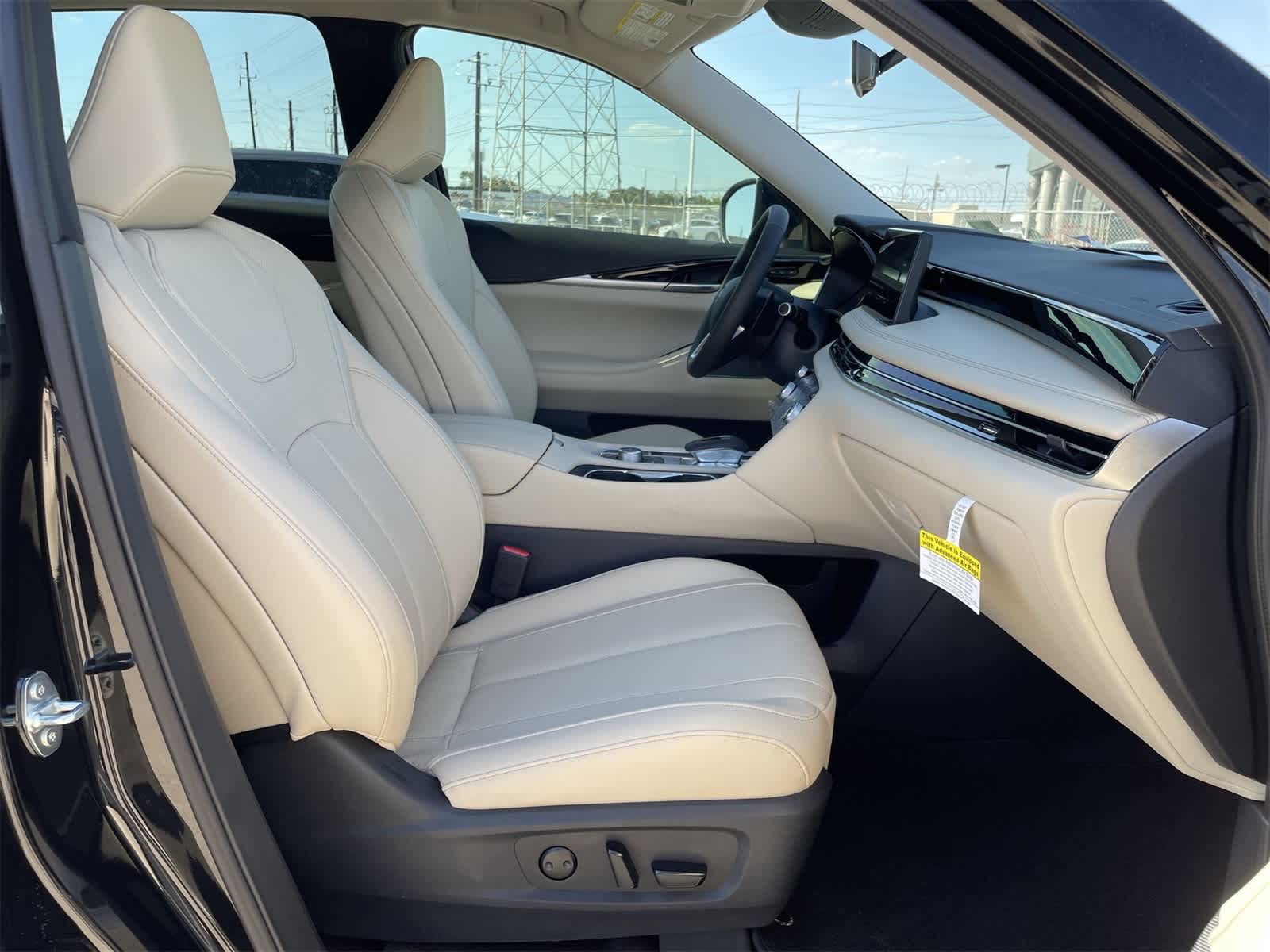 Thumbnail: 2025 INFINITI QX60 - 25