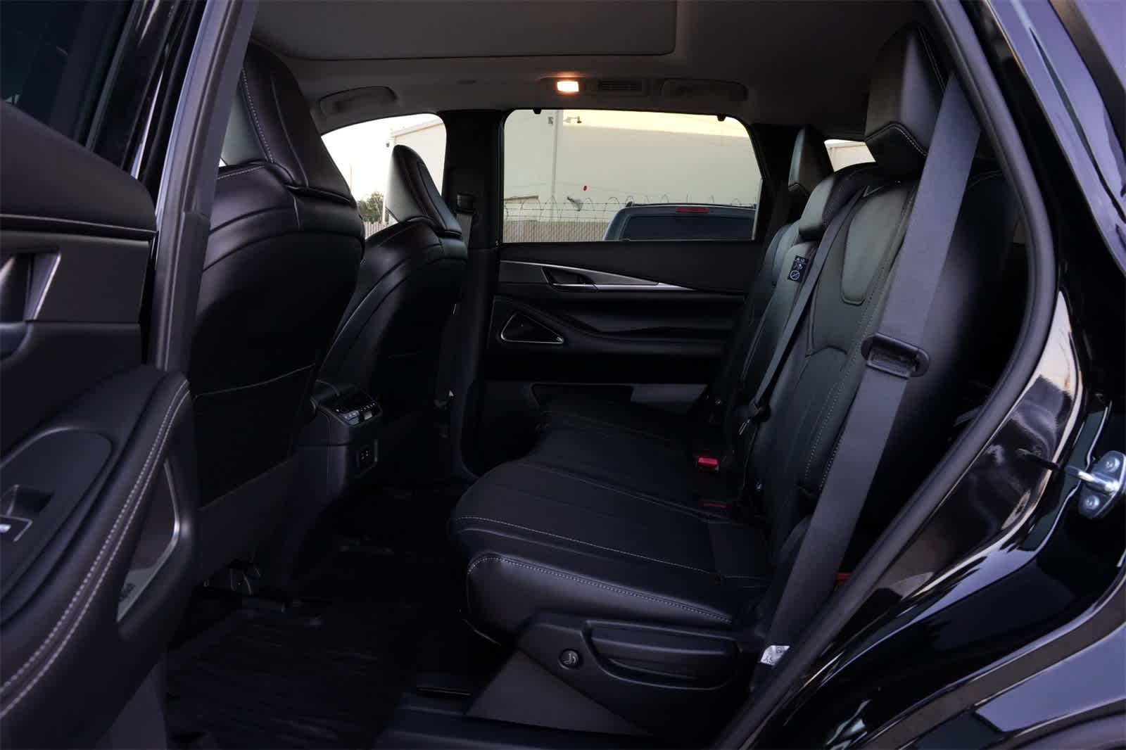 Thumbnail: 2026 INFINITI QX60 - 19