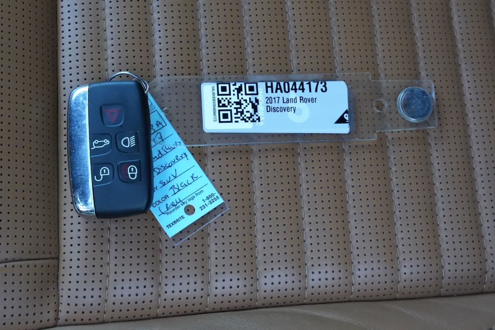 Thumbnail: 2017 Land Rover Discovery - 25