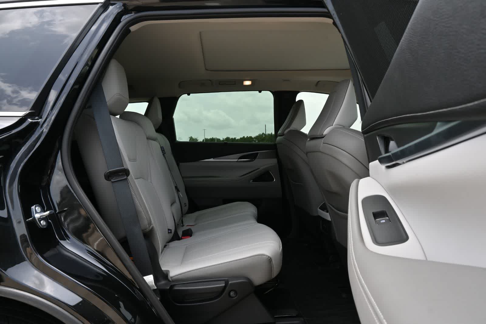Thumbnail: 2026 INFINITI QX60 - 21