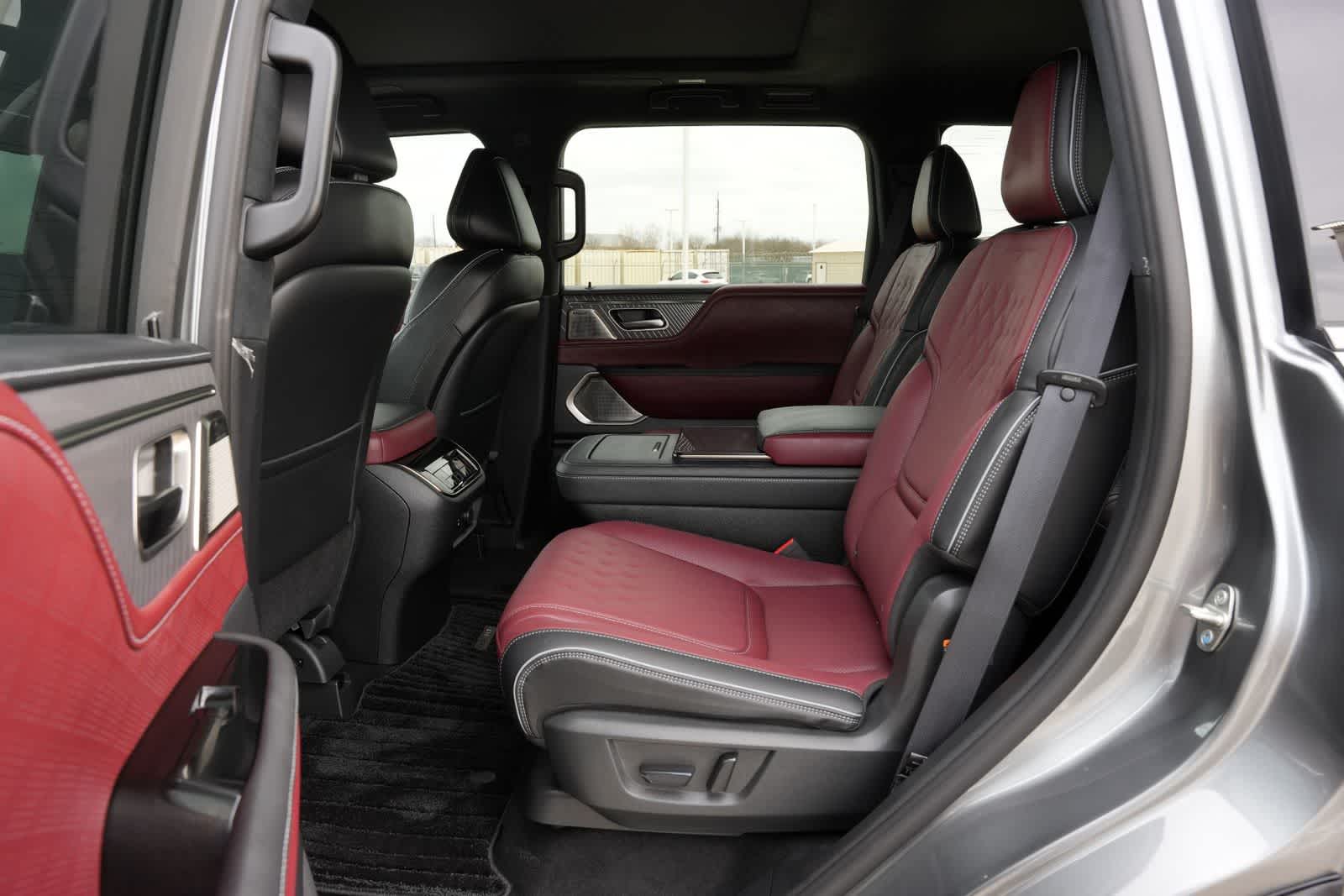 Thumbnail: 2026 INFINITI QX80 - 19