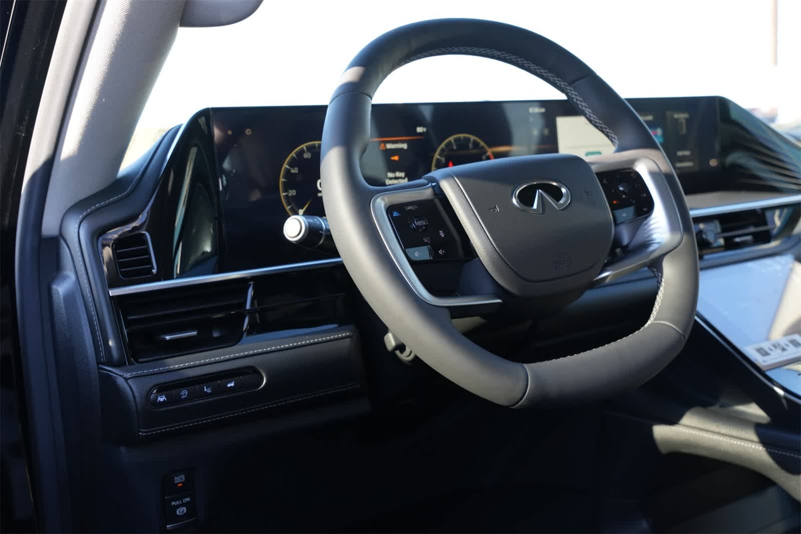 Thumbnail: 2025 INFINITI QX80 - 13