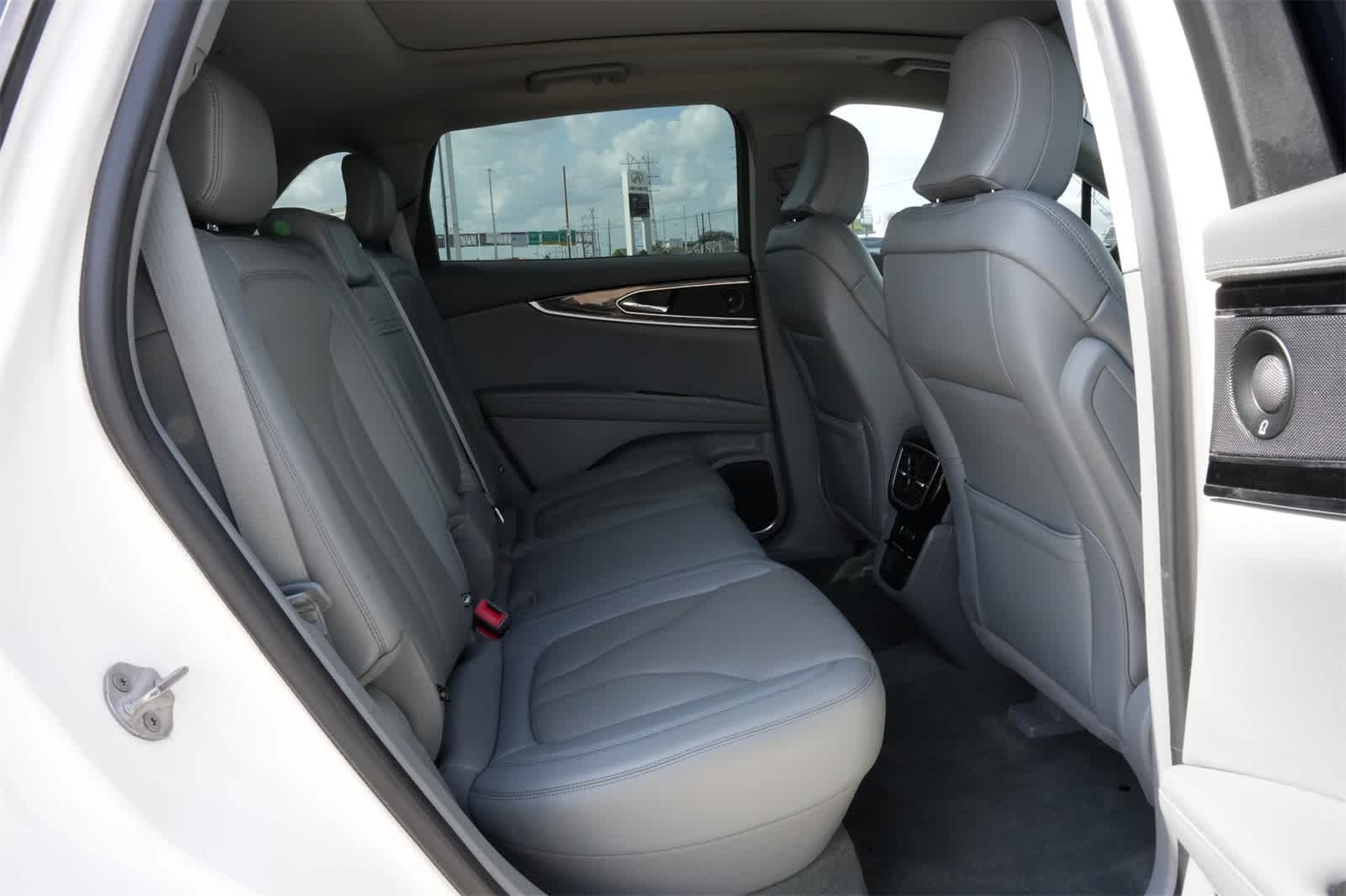 Thumbnail: 2022 Lincoln Nautilus - 21