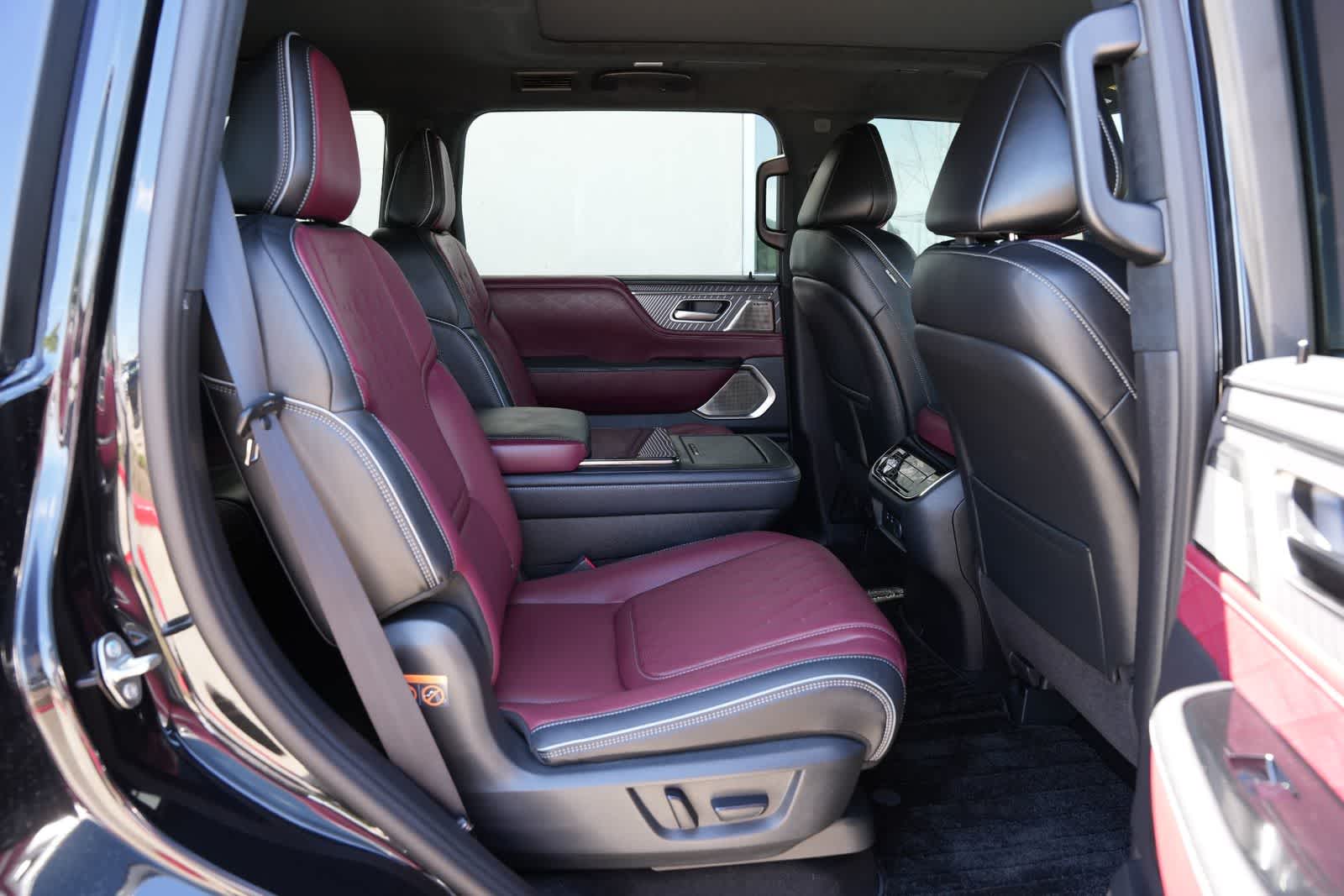 Thumbnail: 2026 INFINITI QX80 - 21