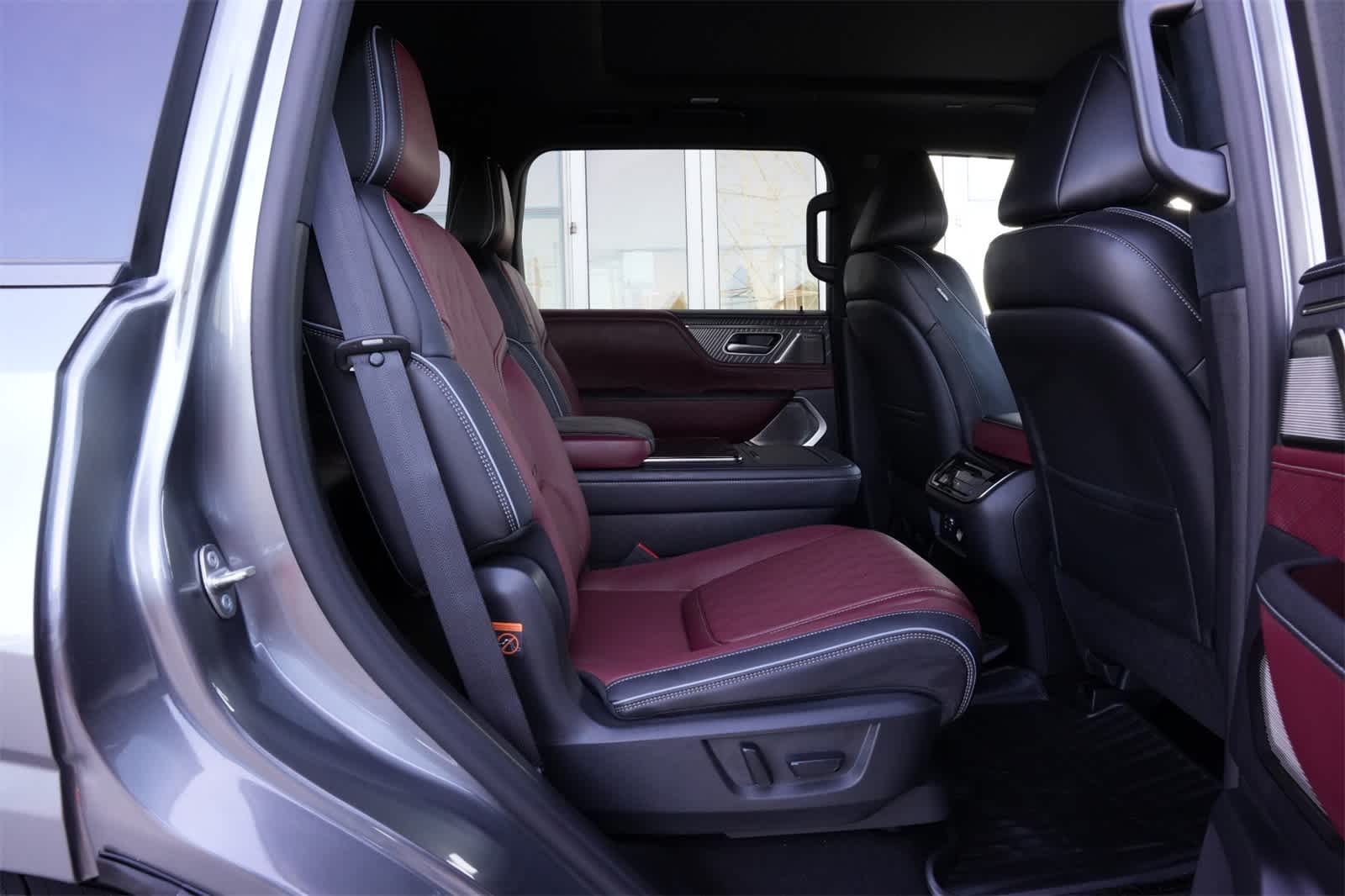 Thumbnail: 2026 INFINITI QX80 - 21