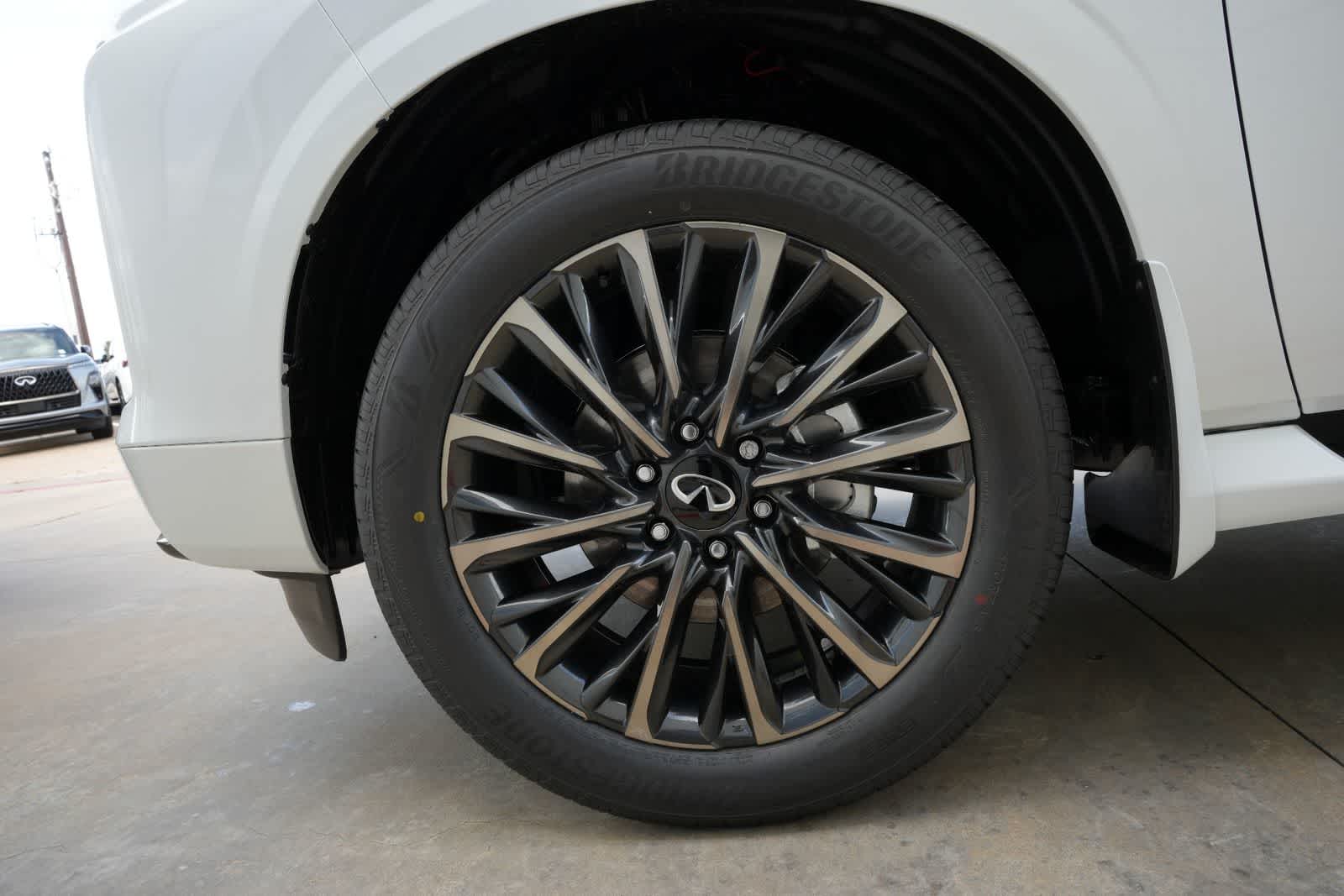 Thumbnail: 2026 INFINITI QX80 - 23