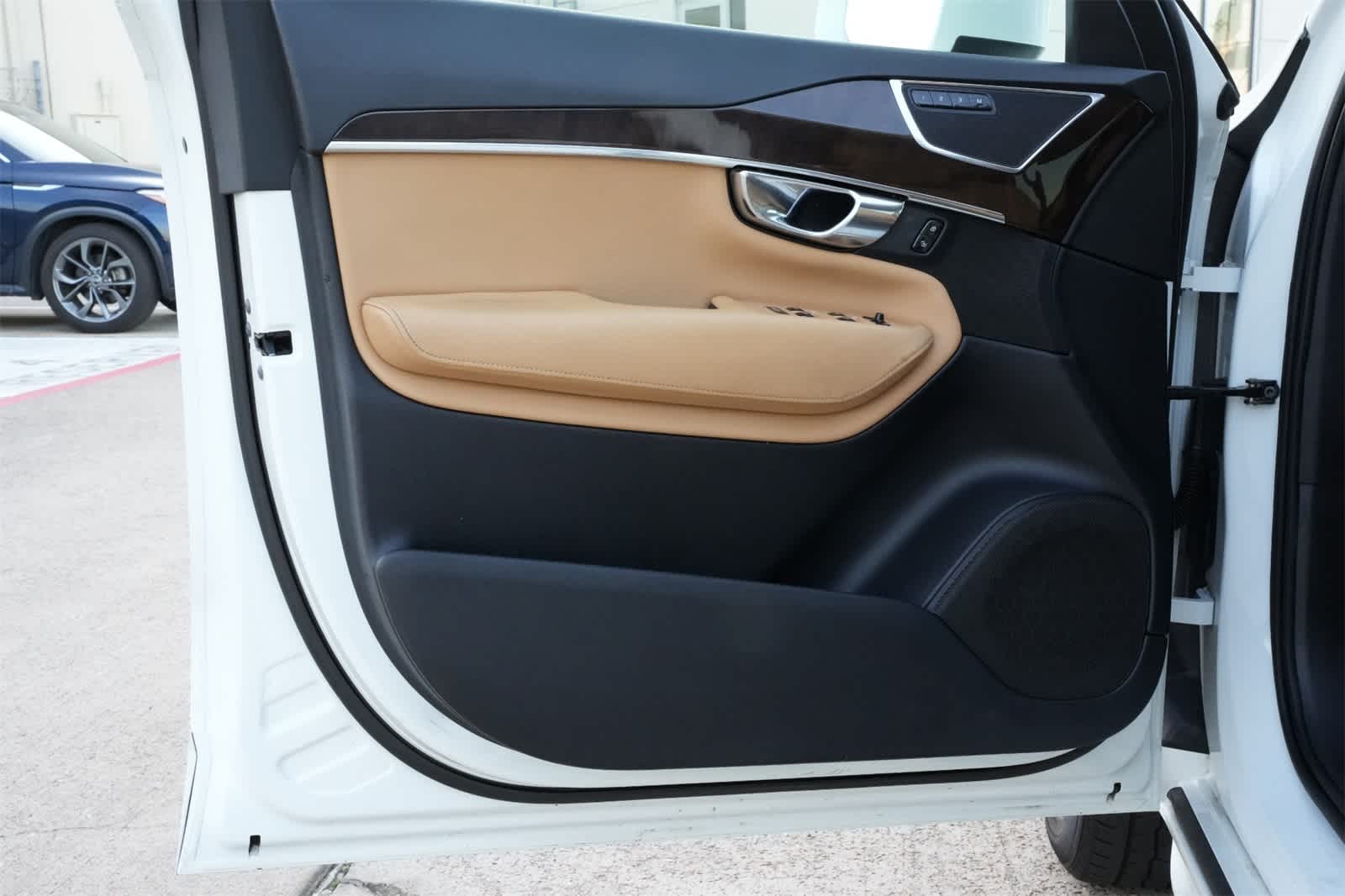 Thumbnail: 2016 Volvo XC90 - 18