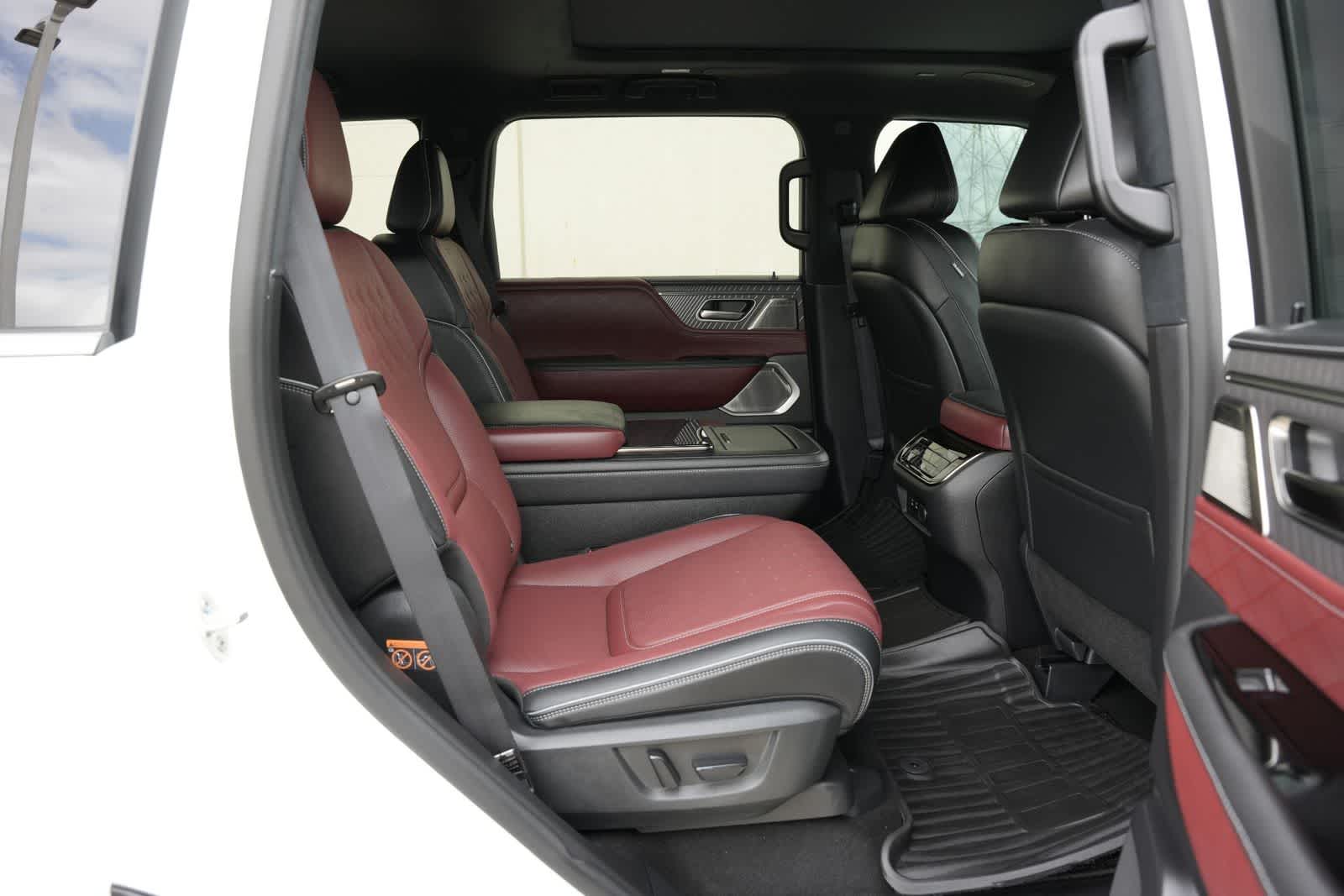 Thumbnail: 2026 INFINITI QX80 - 22