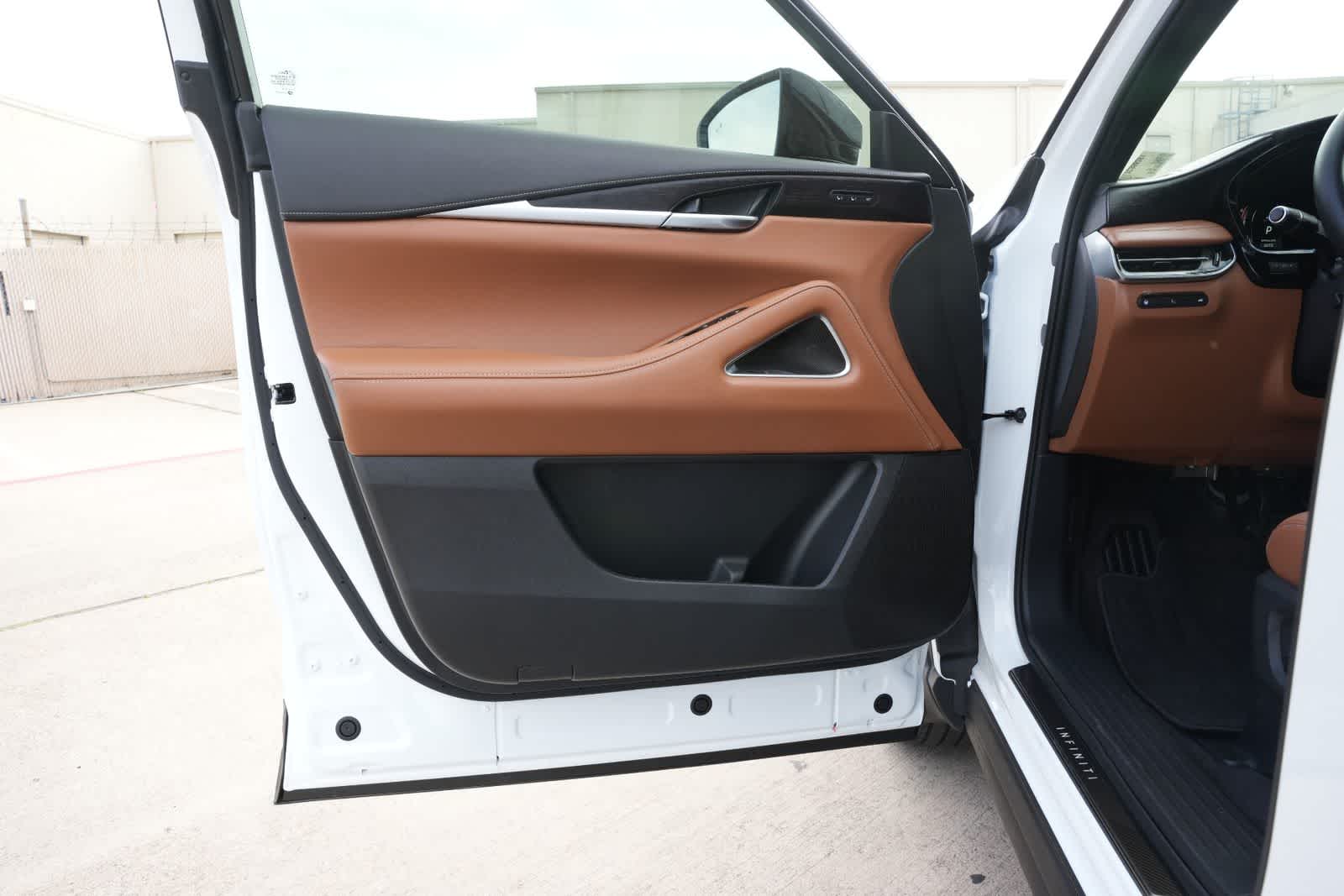 Thumbnail: 2026 INFINITI QX60 - 18