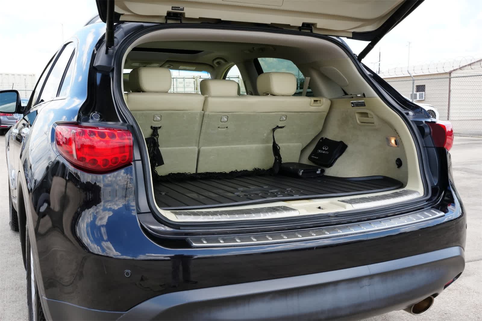 Thumbnail: 2015 INFINITI QX70 - 21