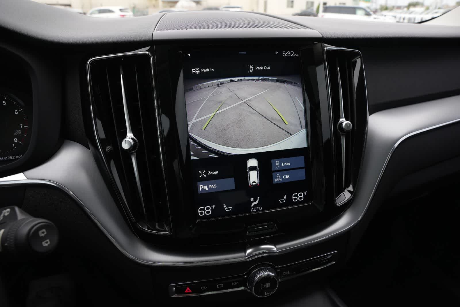 Thumbnail: 2018 Volvo XC60 - 15