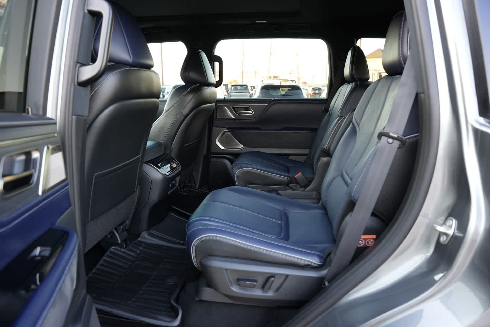 Thumbnail: 2026 INFINITI QX80 - 19