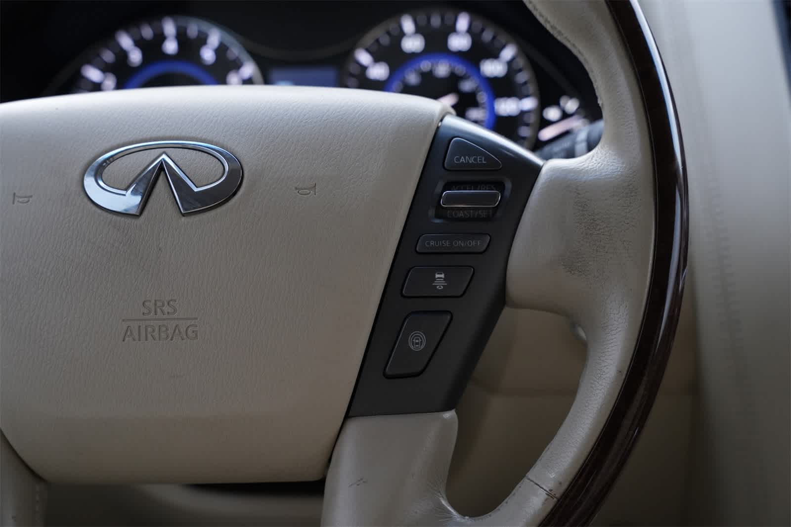 Thumbnail: 2011 INFINITI QX56 - 11