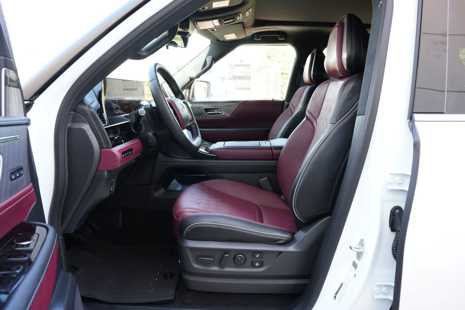 Thumbnail: 2026 INFINITI QX80 - 16