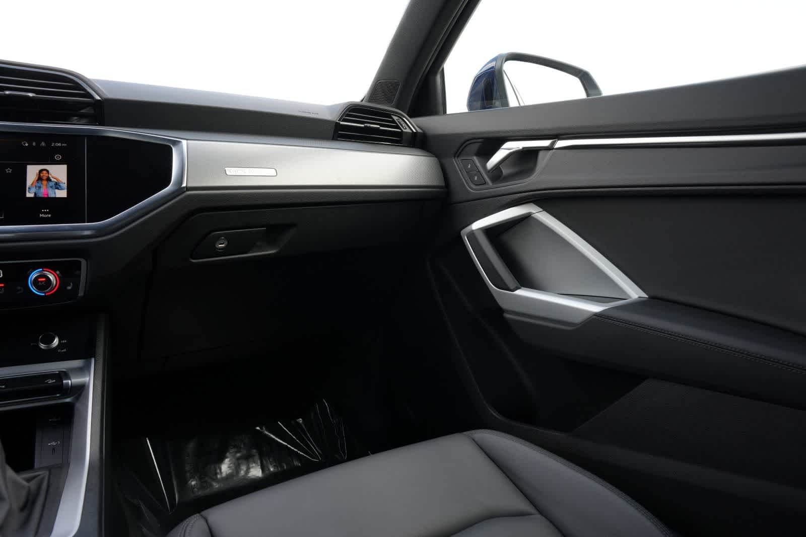 Thumbnail: 2025 Audi Q3 - 8