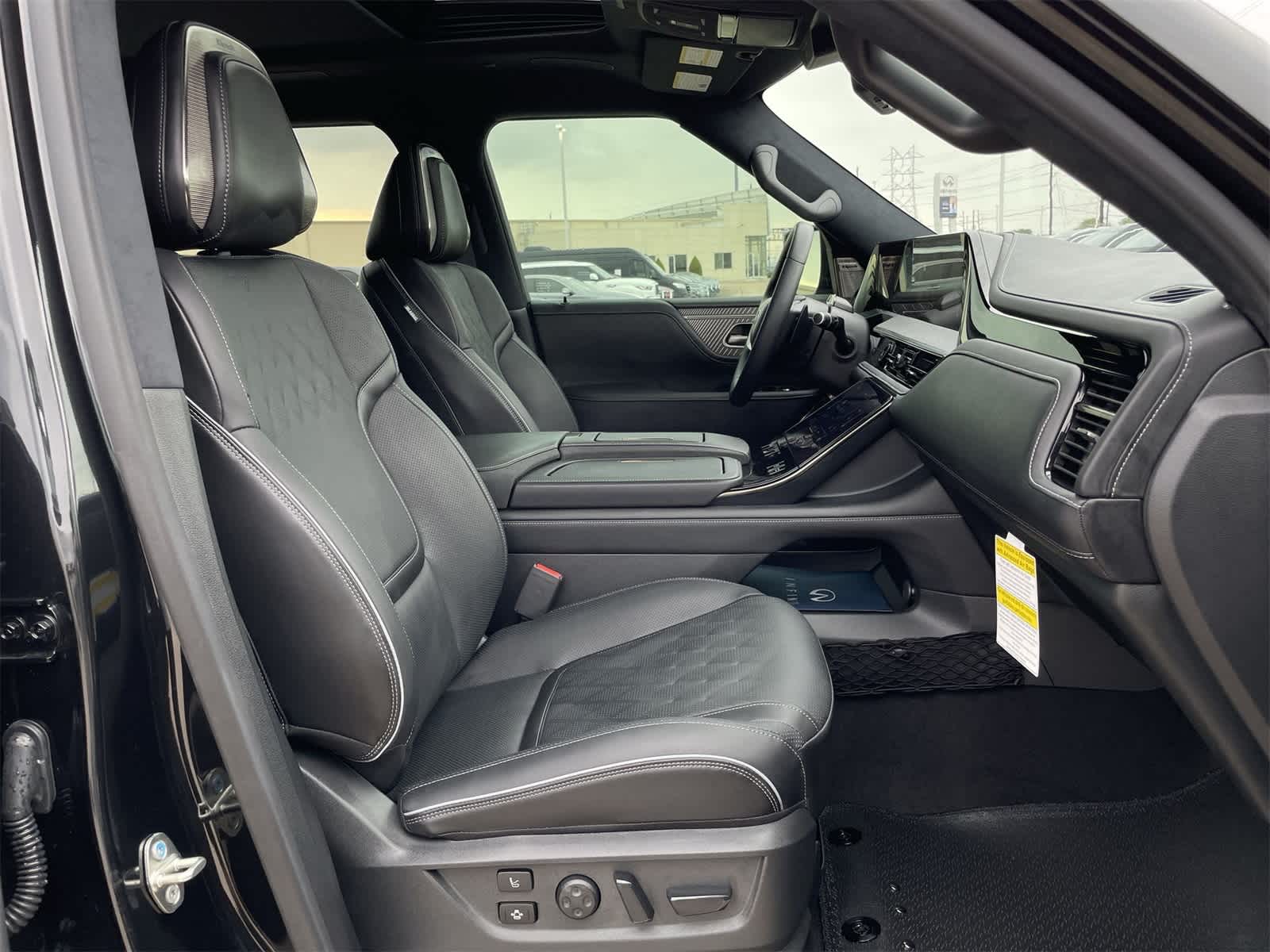 Thumbnail: 2025 INFINITI QX80 - 26