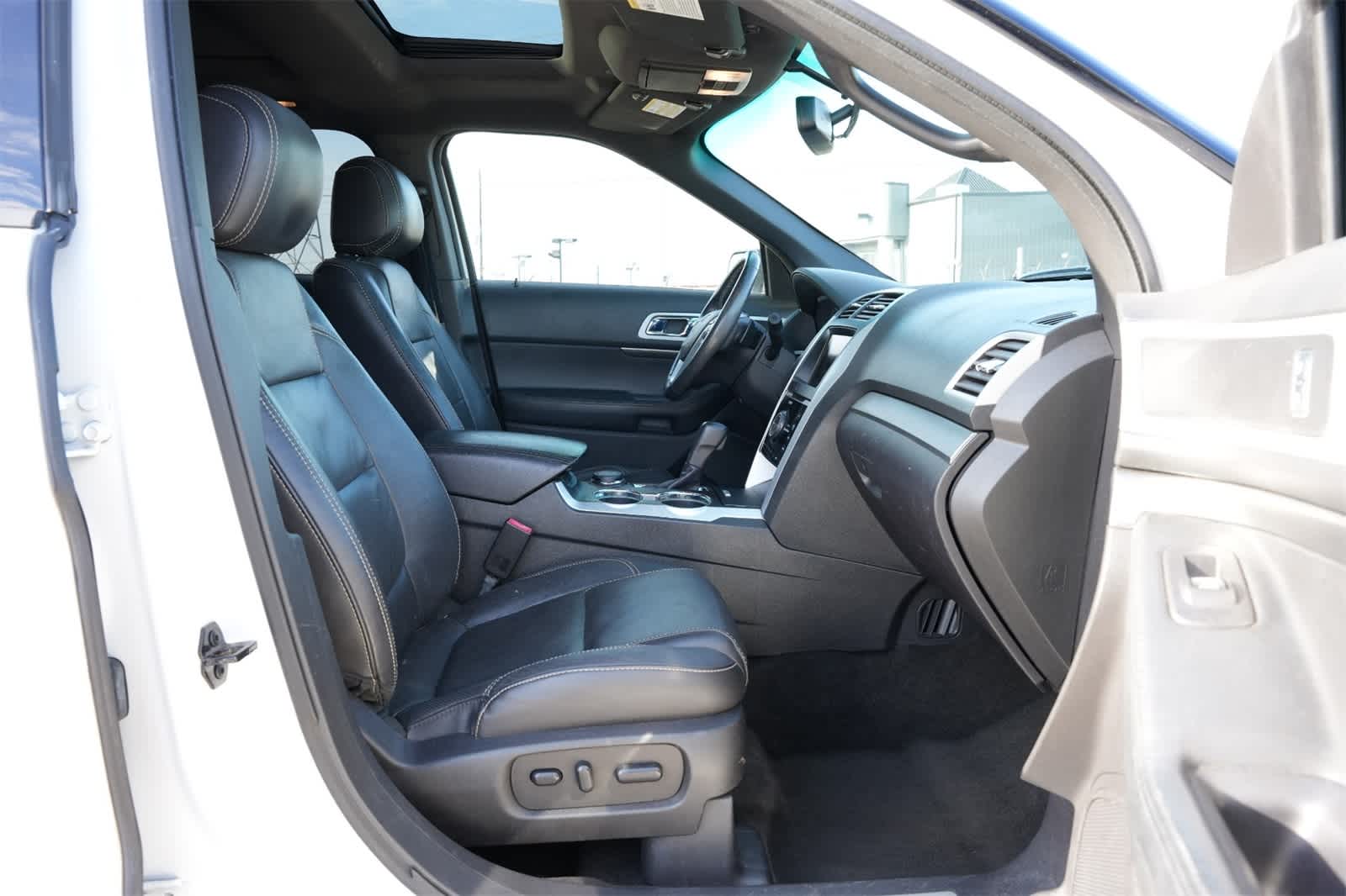 Thumbnail: 2015 Ford Explorer - 22