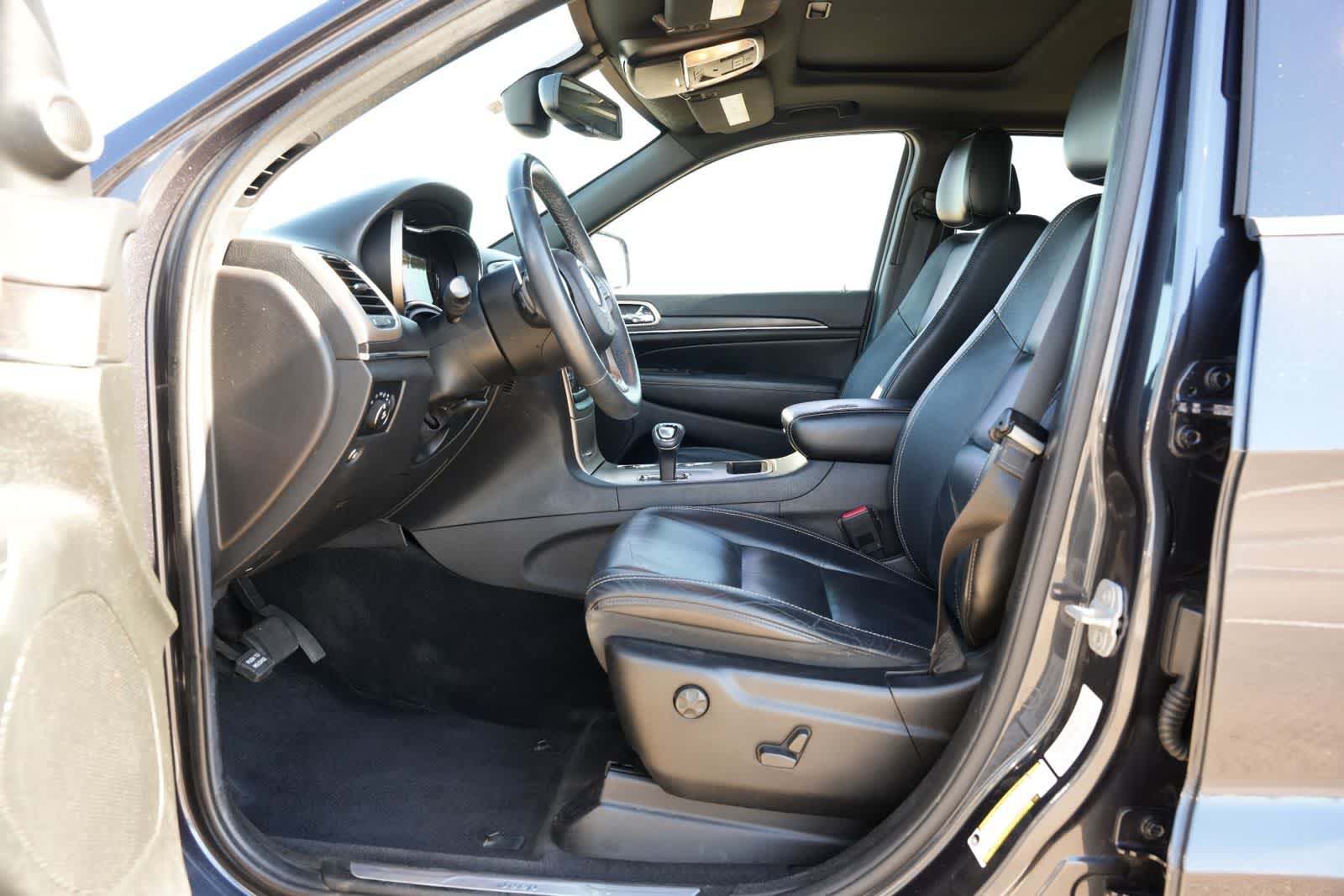 Thumbnail: 2014 Jeep Grand Cherokee - 17