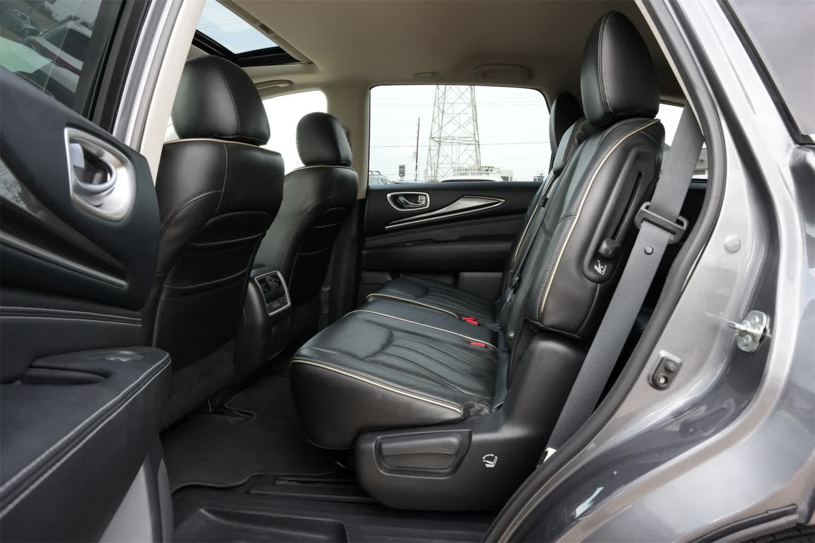 Thumbnail: 2017 INFINITI QX60 - 18