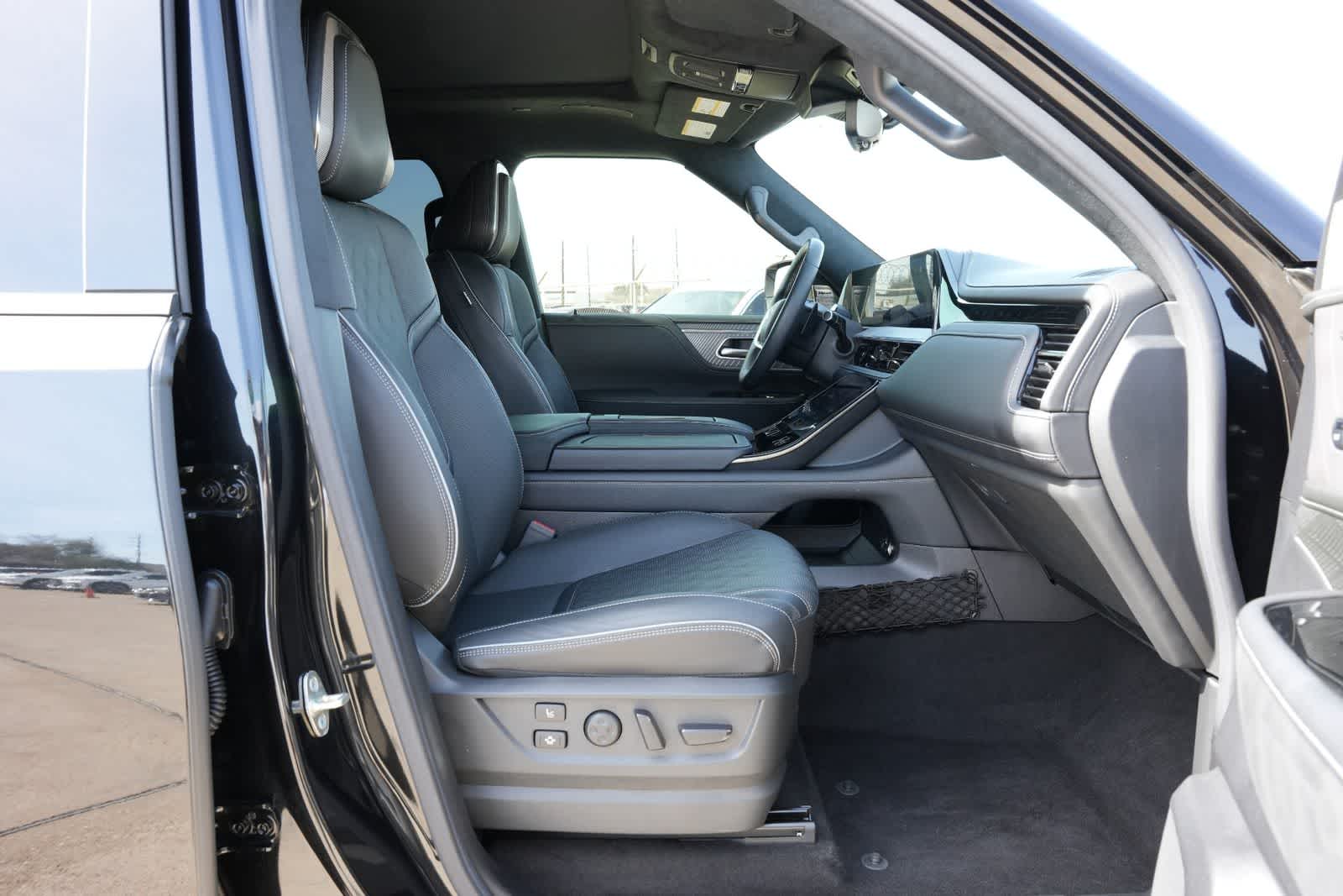 Thumbnail: 2025 INFINITI QX80 - 23