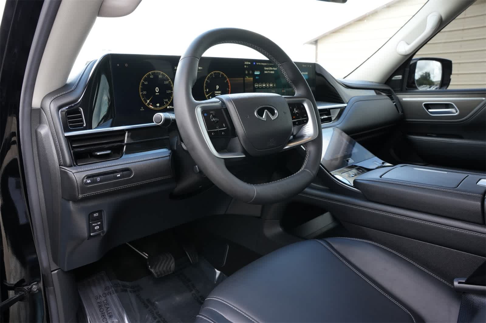 Thumbnail: 2025 INFINITI QX80 - 16