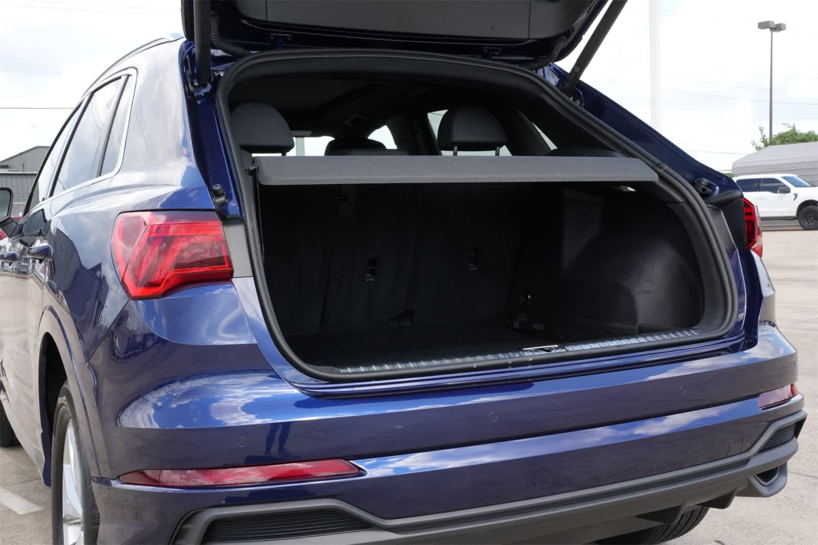 Thumbnail: 2025 Audi Q3 - 21