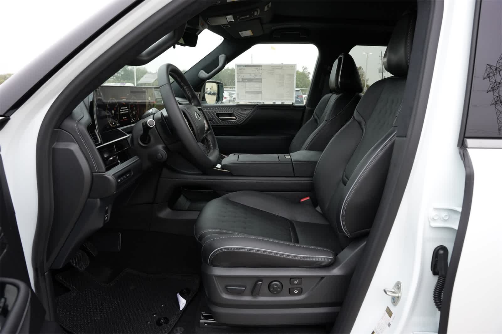 Thumbnail: 2026 INFINITI QX80 - 17