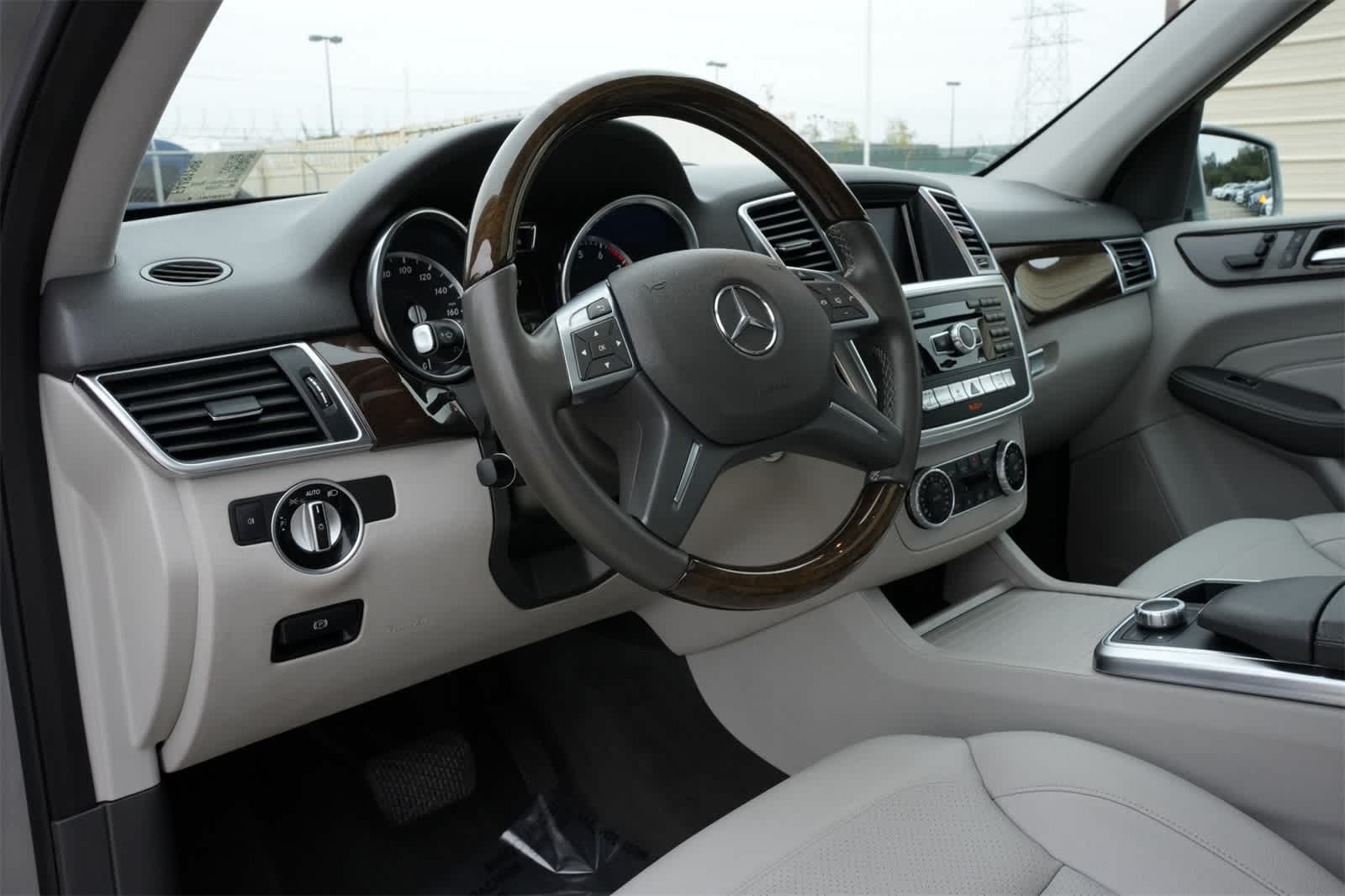 Thumbnail: 2015 Mercedes-Benz M-Class - 13