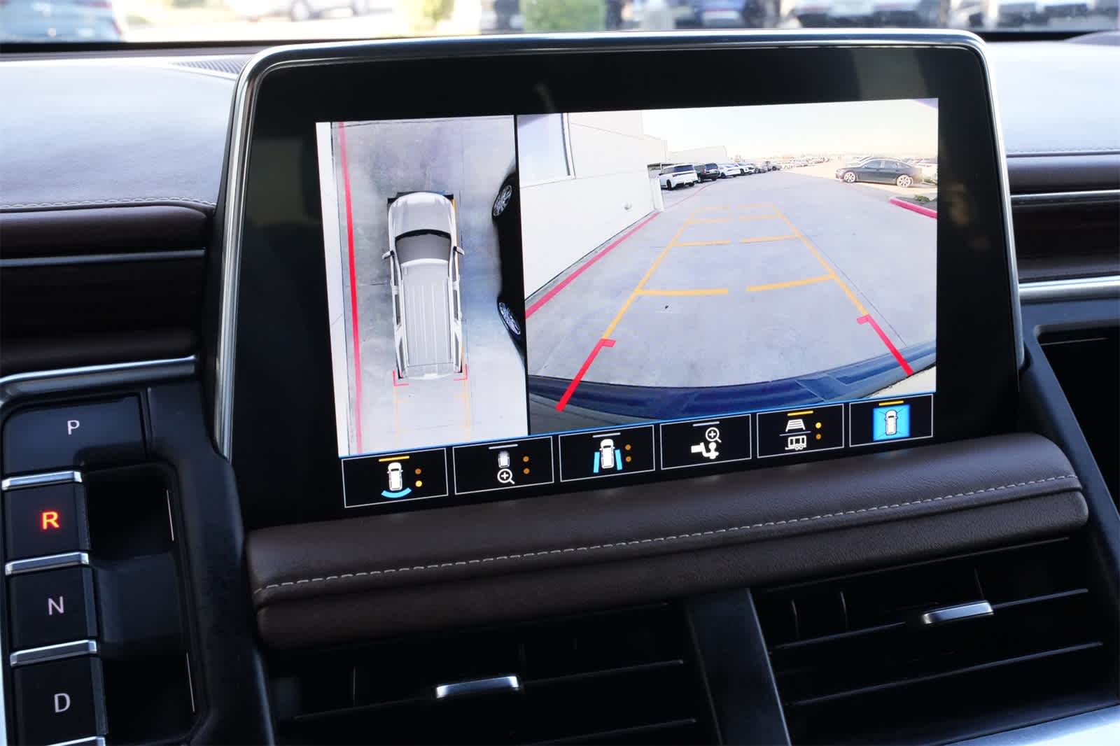 Thumbnail: 2021 Chevrolet Tahoe - 14