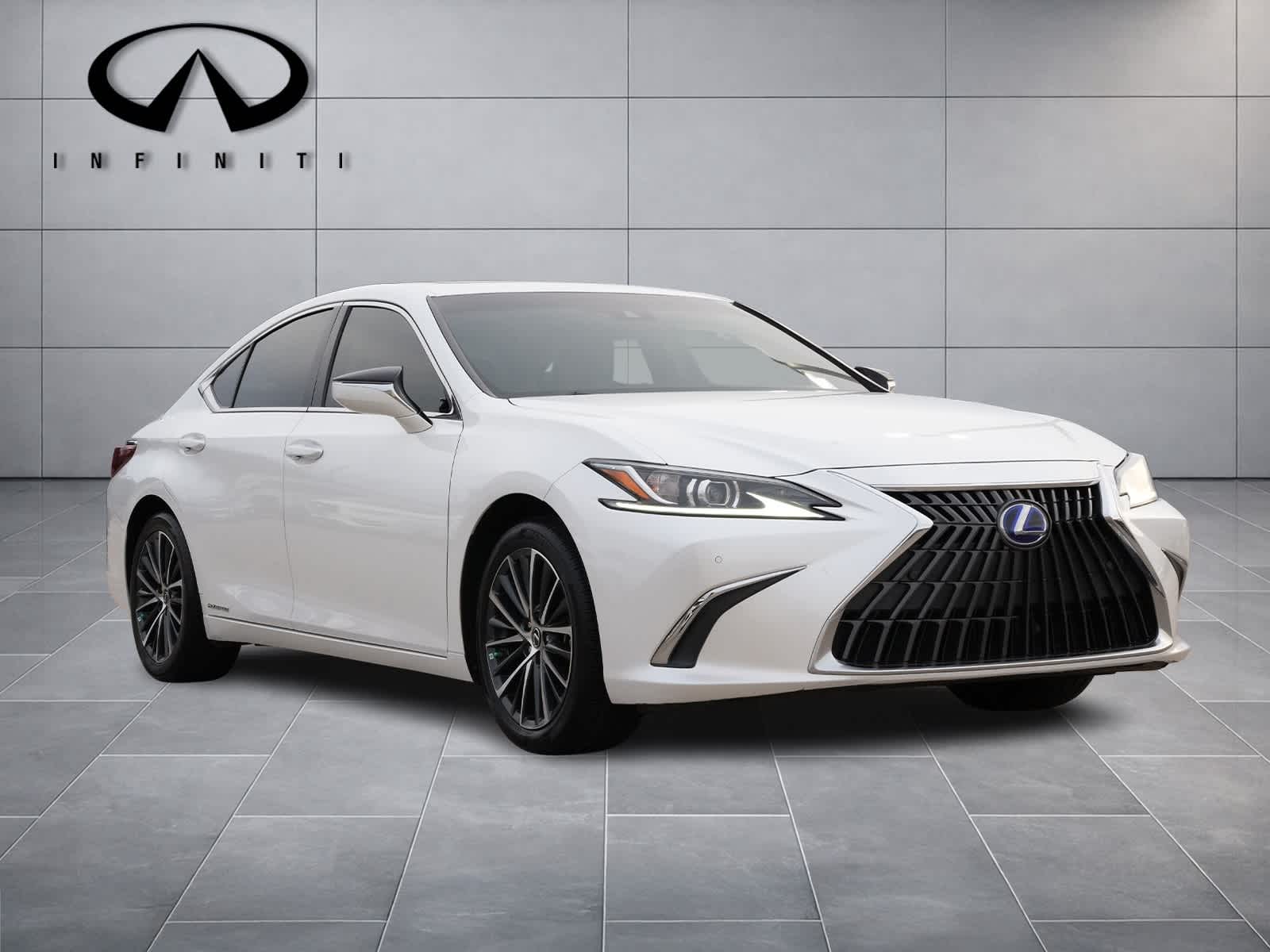 Thumbnail: 2022 Lexus ES - 3