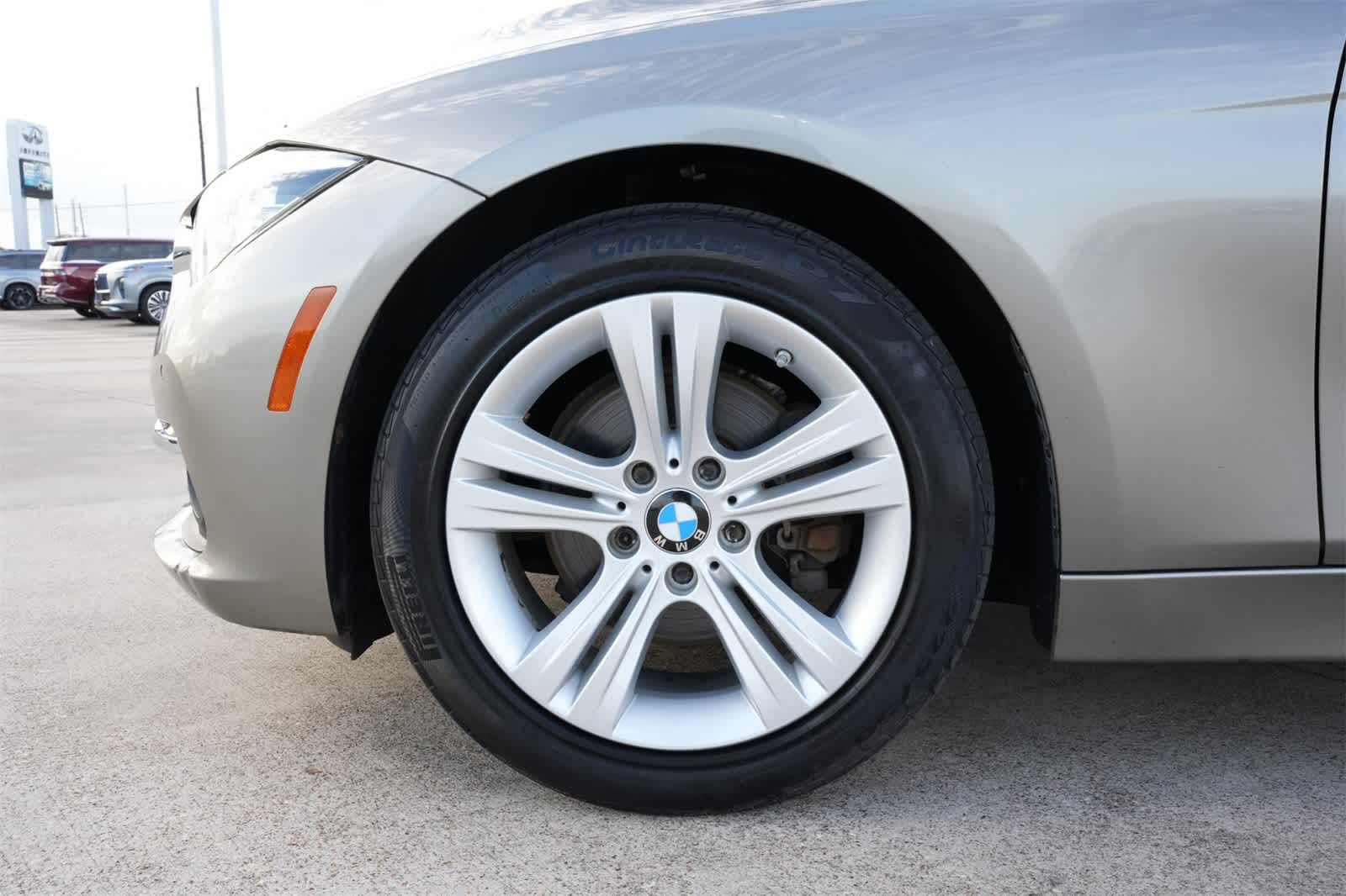 Thumbnail: 2016 BMW 3 Series - 23