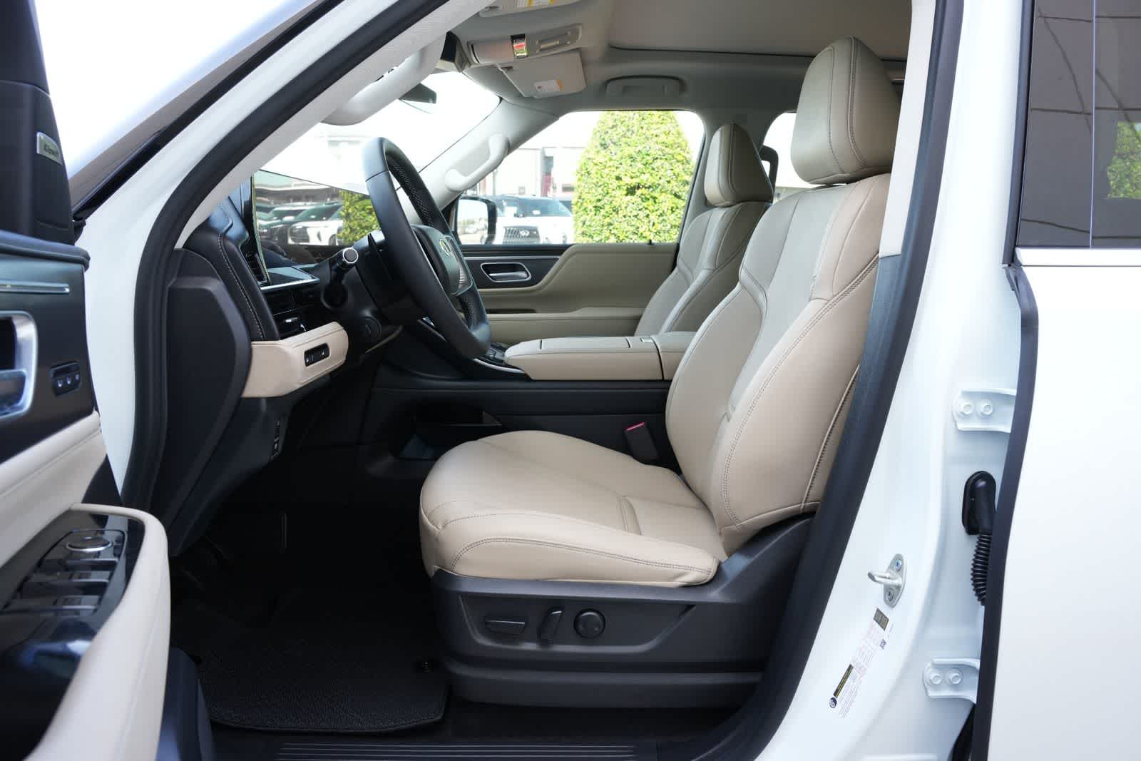 Thumbnail: 2026 INFINITI QX80 - 16