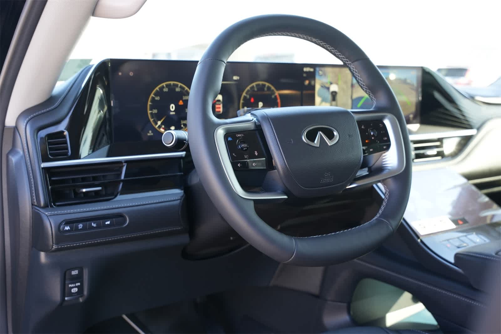 2025 INFINITI QX80 Luxe 16