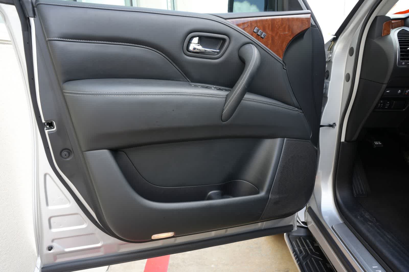 Thumbnail: 2019 INFINITI QX80 - 18