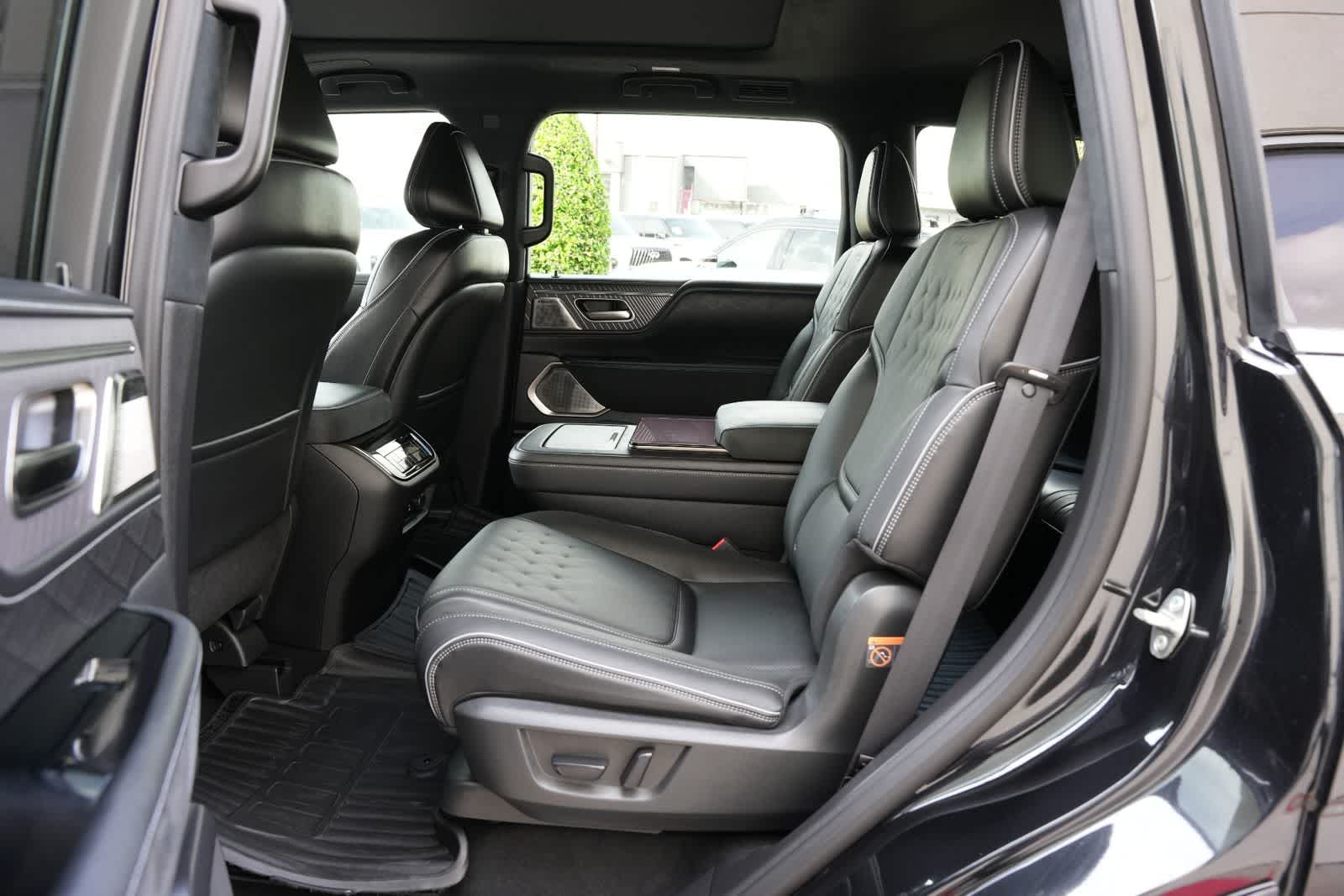 Thumbnail: 2026 INFINITI QX80 - 20
