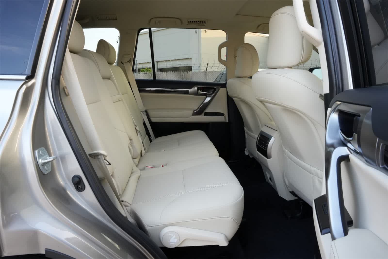 Thumbnail: 2022 Lexus GX - 22