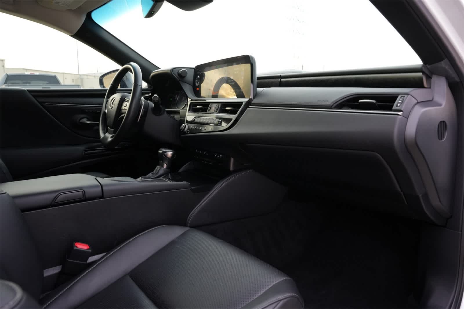 Thumbnail: 2022 Lexus ES - 22