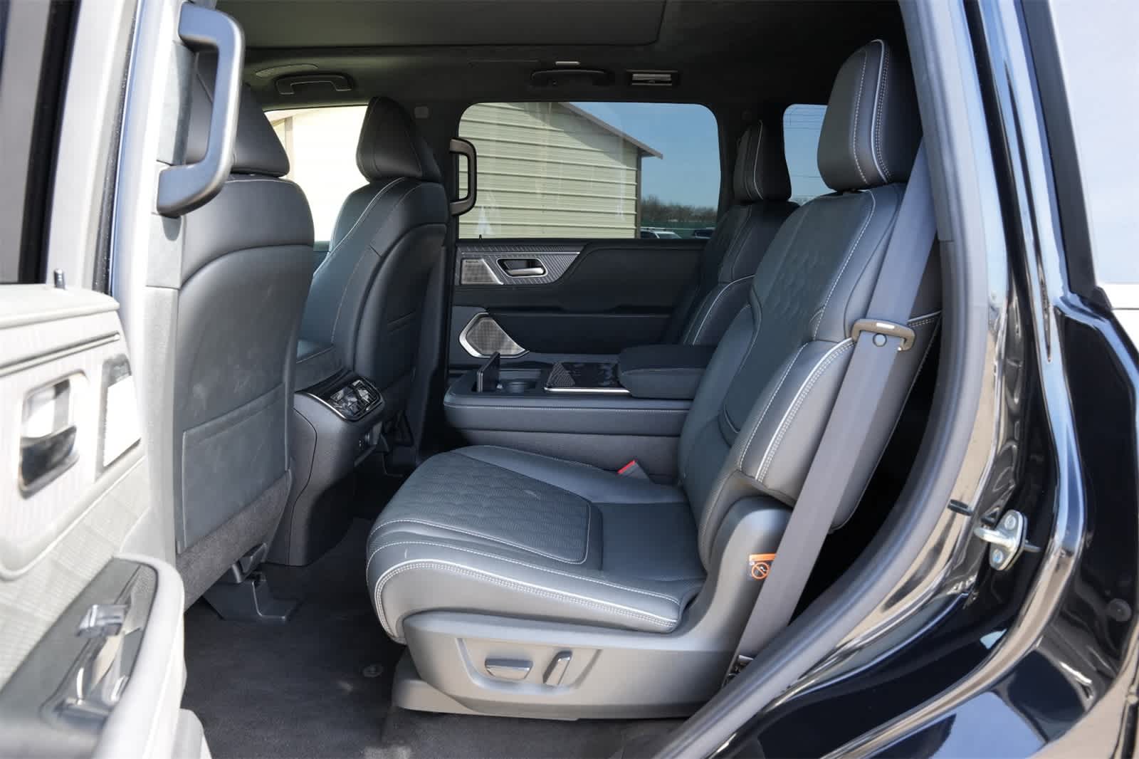 Thumbnail: 2025 INFINITI QX80 - 19