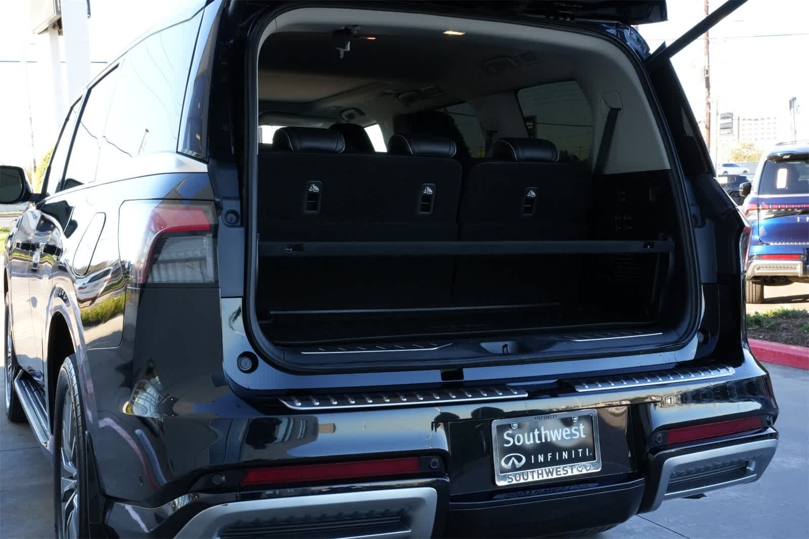 Thumbnail: 2025 INFINITI QX80 - 21