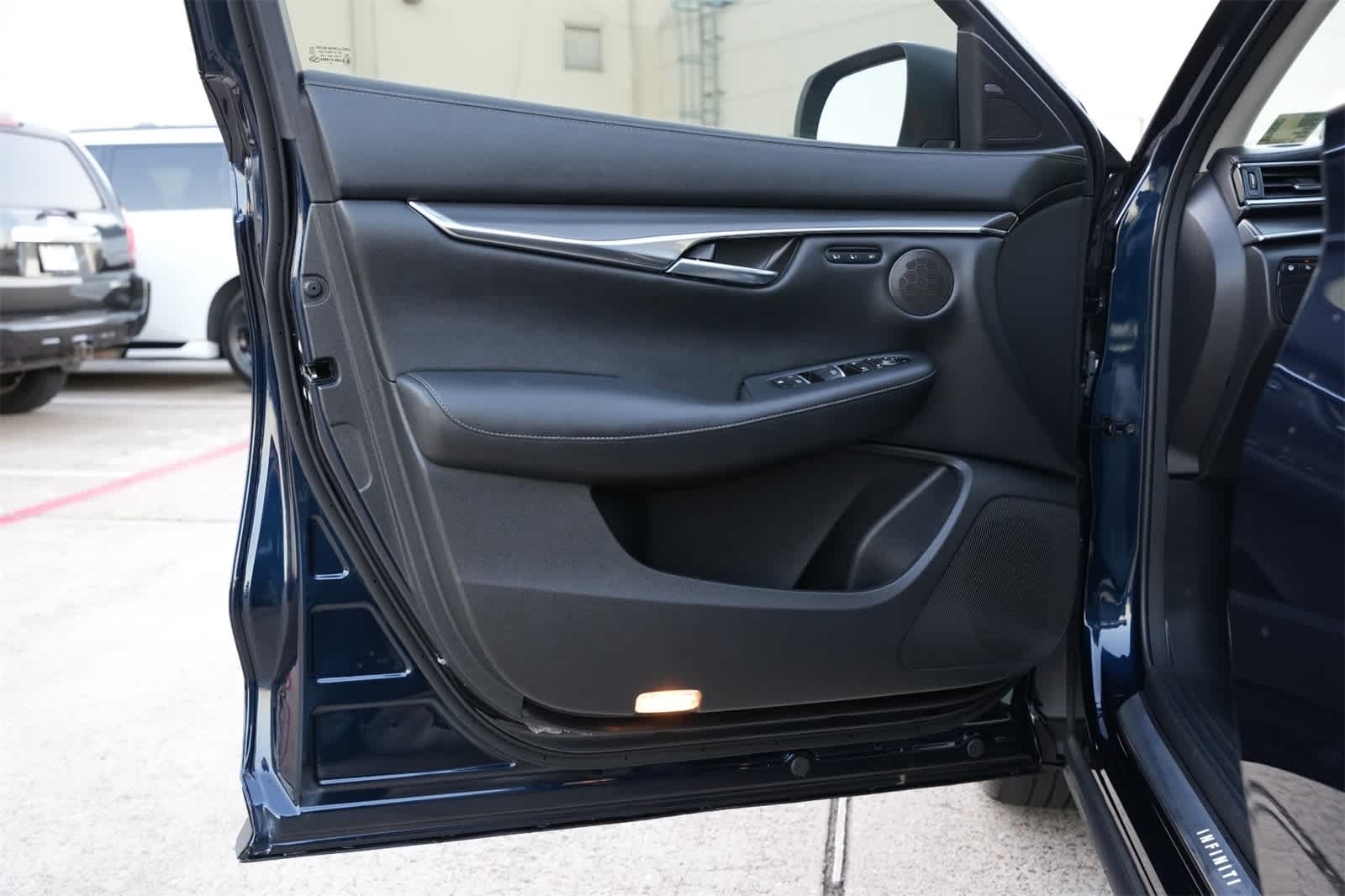 Thumbnail: 2025 INFINITI QX50 - 18