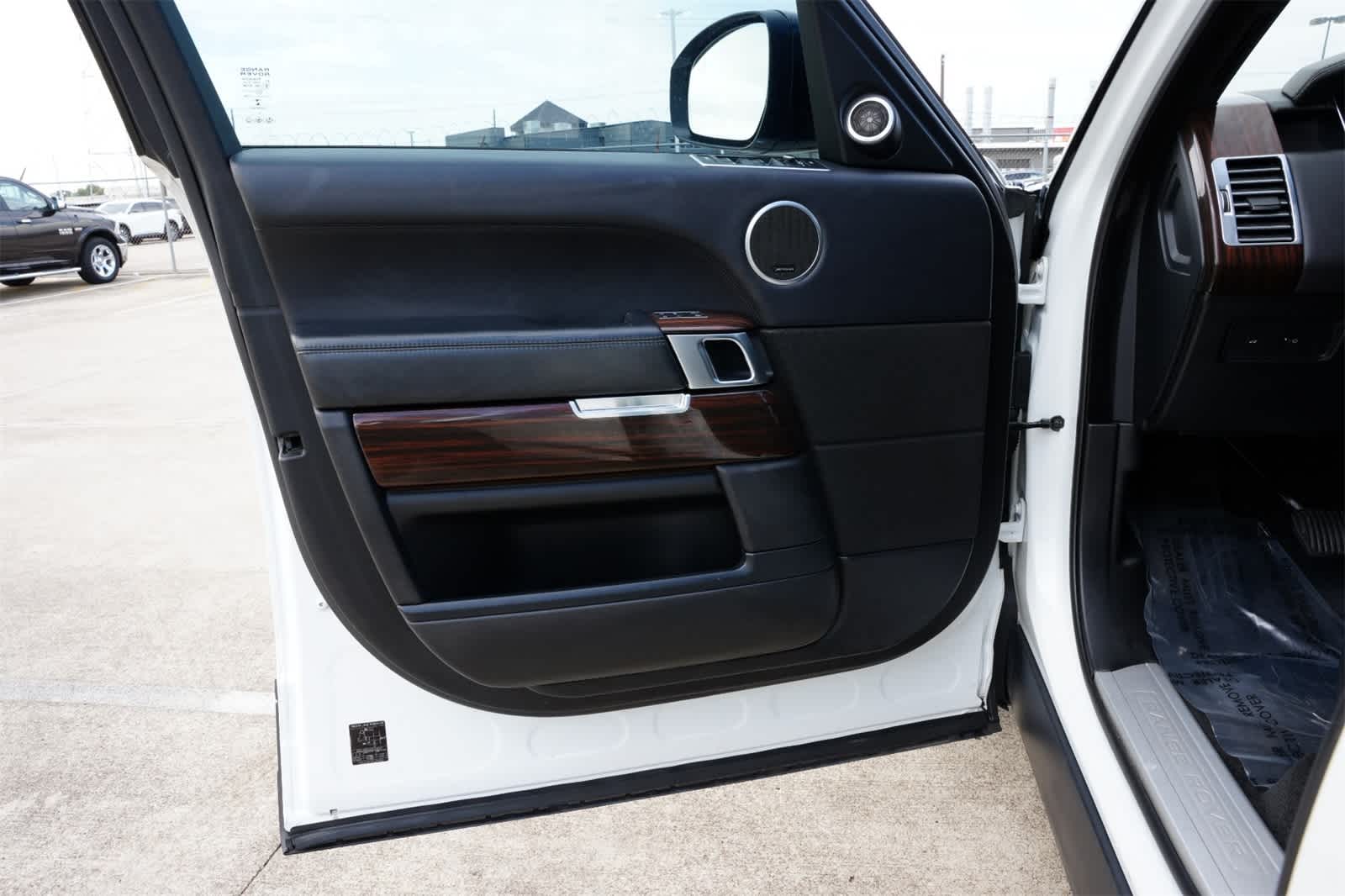 Thumbnail: 2016 Land Rover Range Rover - 17