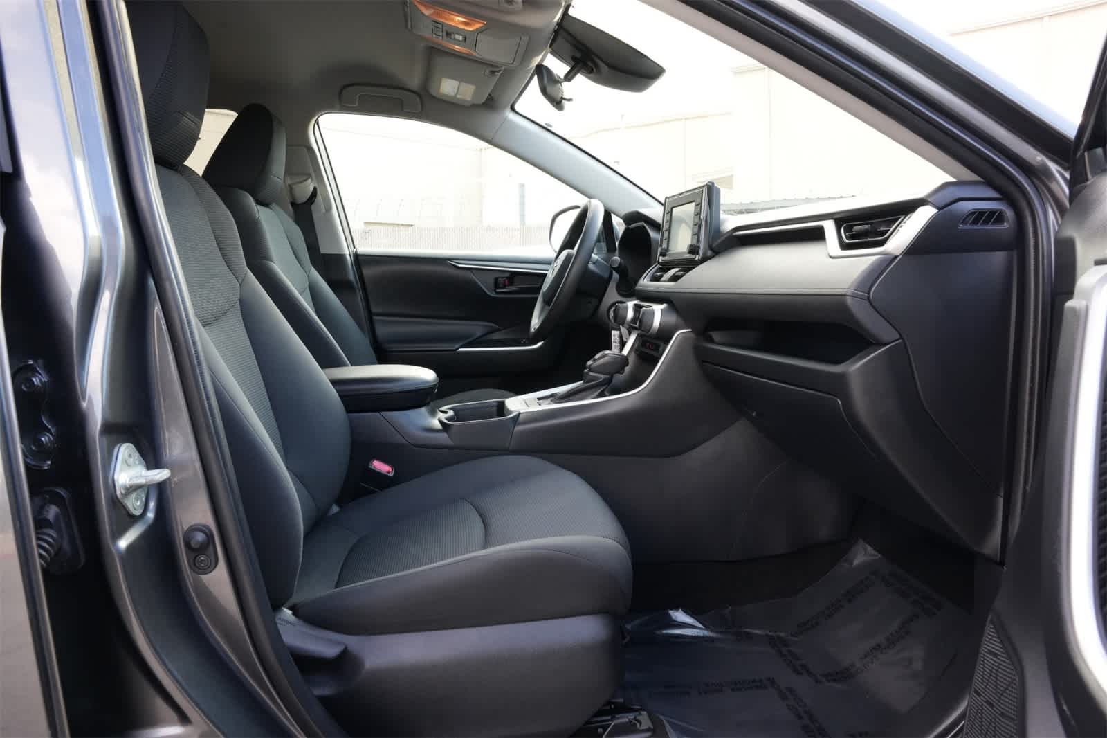 Thumbnail: 2020 Toyota RAV4 - 23