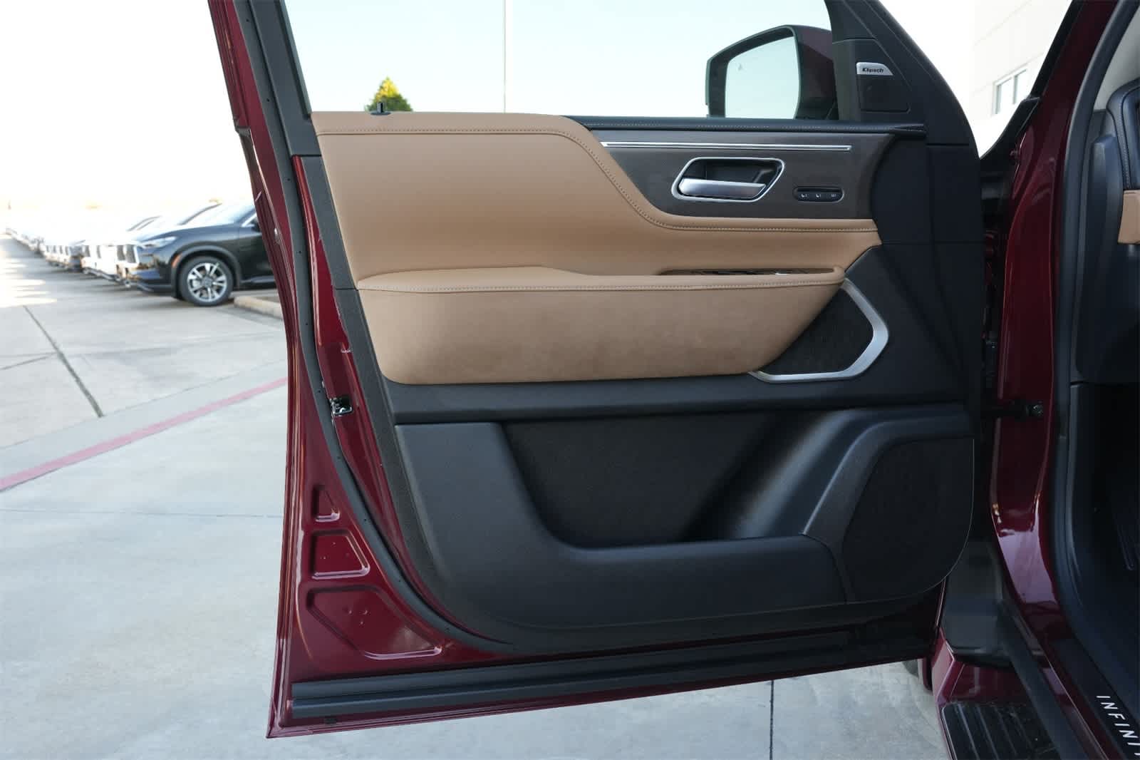 2025 INFINITI QX80 Luxe 18