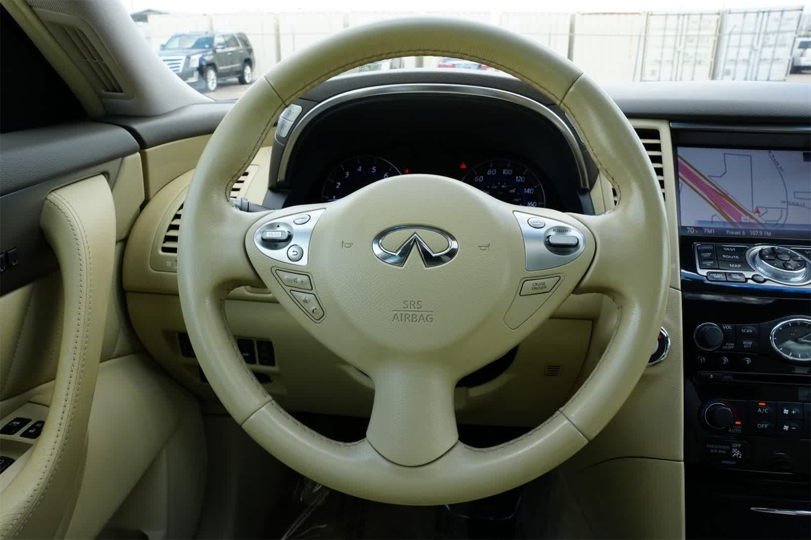 Thumbnail: 2015 INFINITI QX70 - 9
