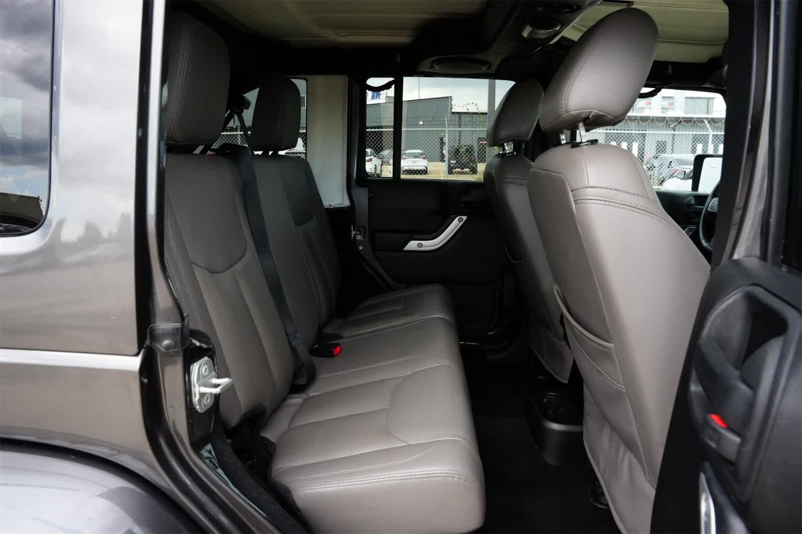Thumbnail: 2014 Jeep Wrangler - 21